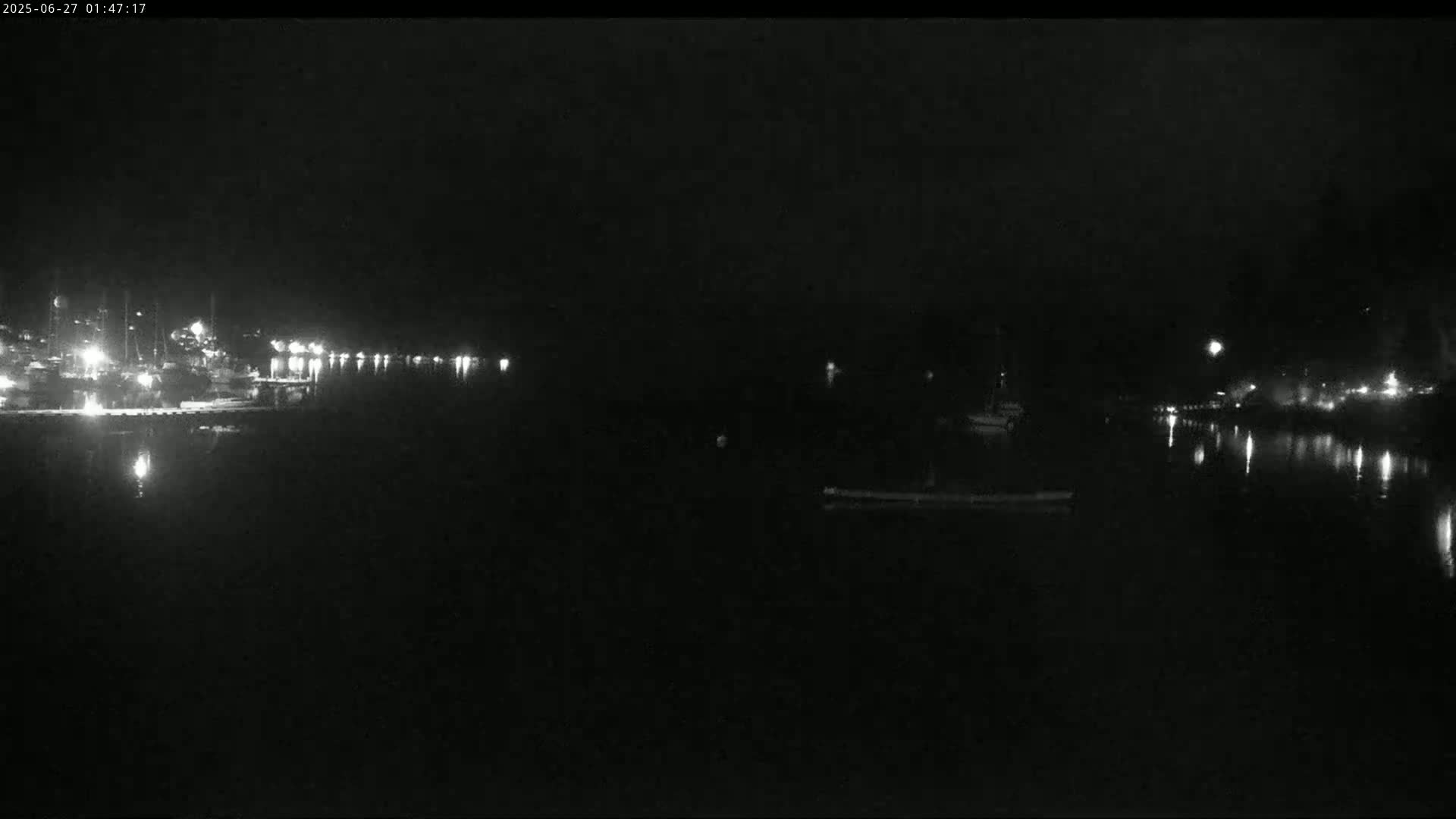 Vancouver Deep Cove Beach & Kayak Center Live Cam - Deep Cove, North Vancouver, Metro Vancouver, British Columbia, Canada