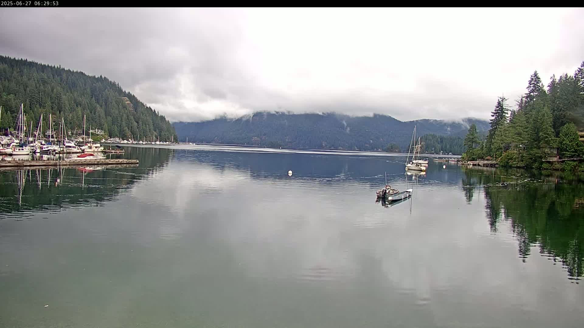 Vancouver Deep Cove Beach & Kayak Center Live Cam - Deep Cove, North Vancouver, Metro Vancouver, British Columbia, Canada