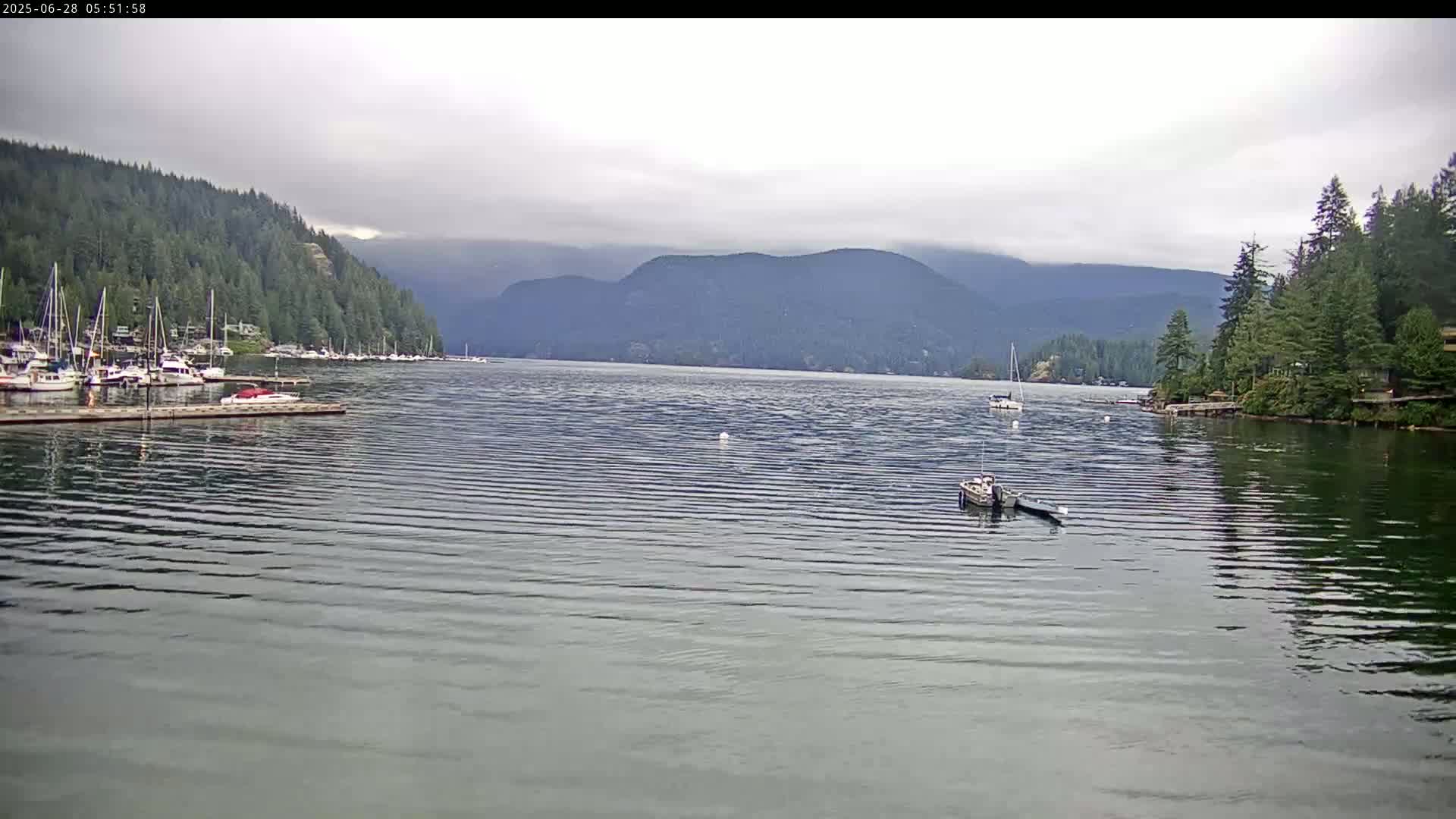 Vancouver Deep Cove Beach & Kayak Center Live Cam - Deep Cove, North Vancouver, Metro Vancouver, British Columbia, Canada