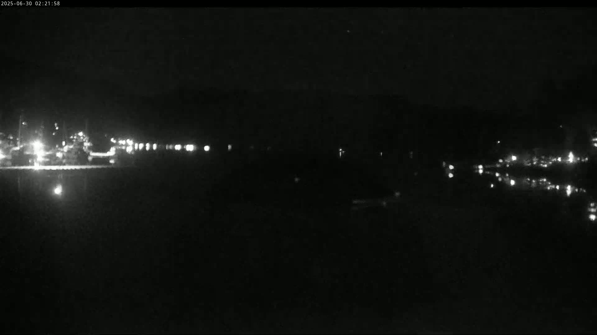 Vancouver Deep Cove Beach & Kayak Center Live Cam - Deep Cove, North Vancouver, Metro Vancouver, British Columbia, Canada