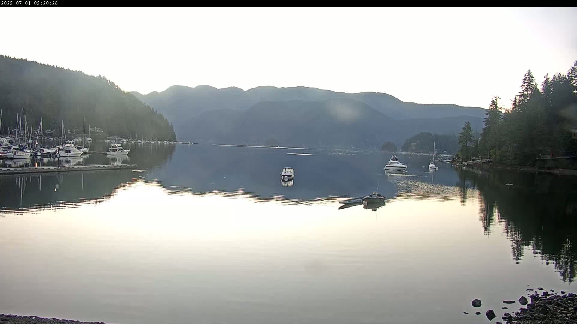 Vancouver Deep Cove Beach & Kayak Center Live Cam - Deep Cove, North Vancouver, Metro Vancouver, British Columbia, Canada