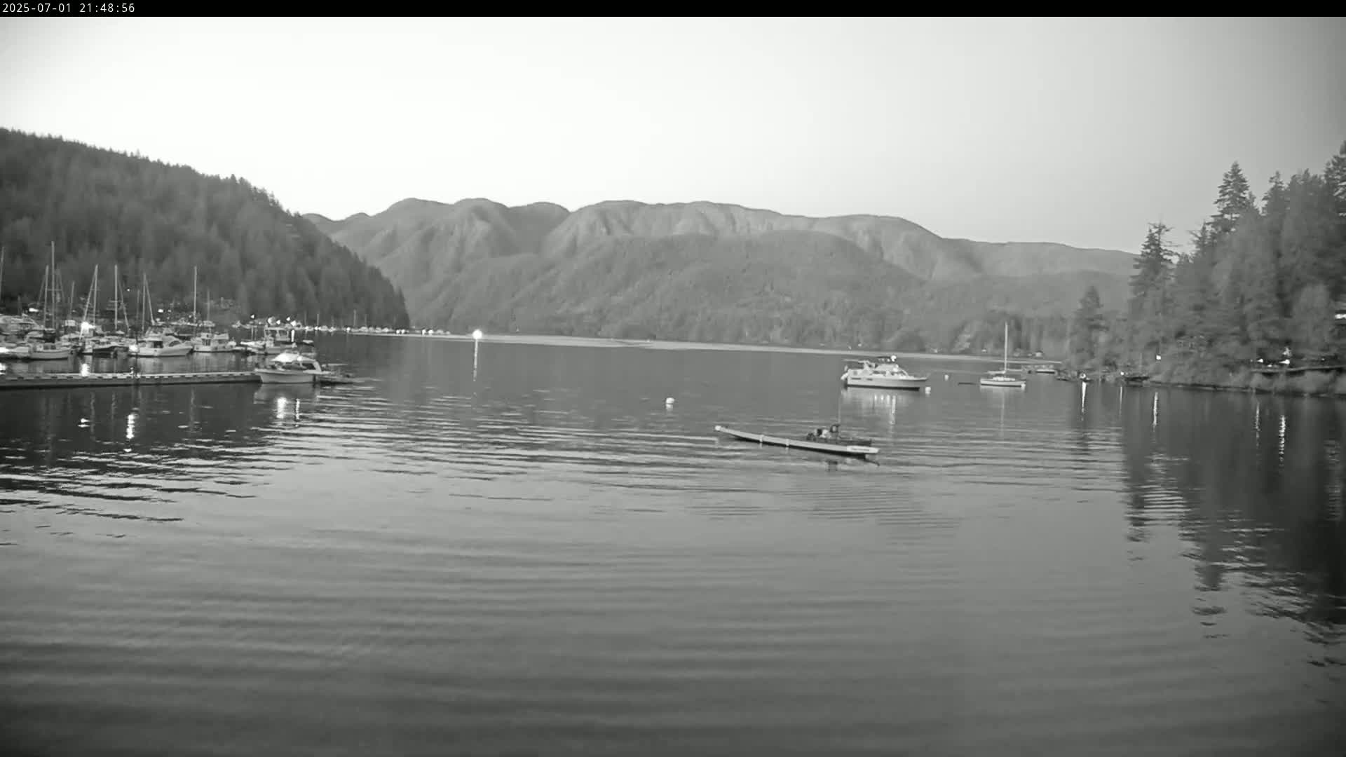 Vancouver Deep Cove Beach & Kayak Center Live Cam - Deep Cove, North Vancouver, Metro Vancouver, British Columbia, Canada