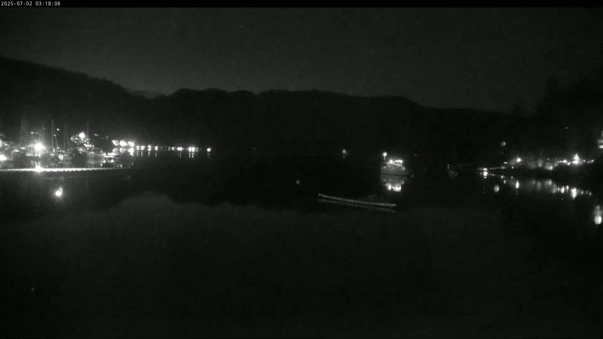 Vancouver Deep Cove Beach & Kayak Center Live Cam - Deep Cove, North Vancouver, Metro Vancouver, British Columbia, Canada