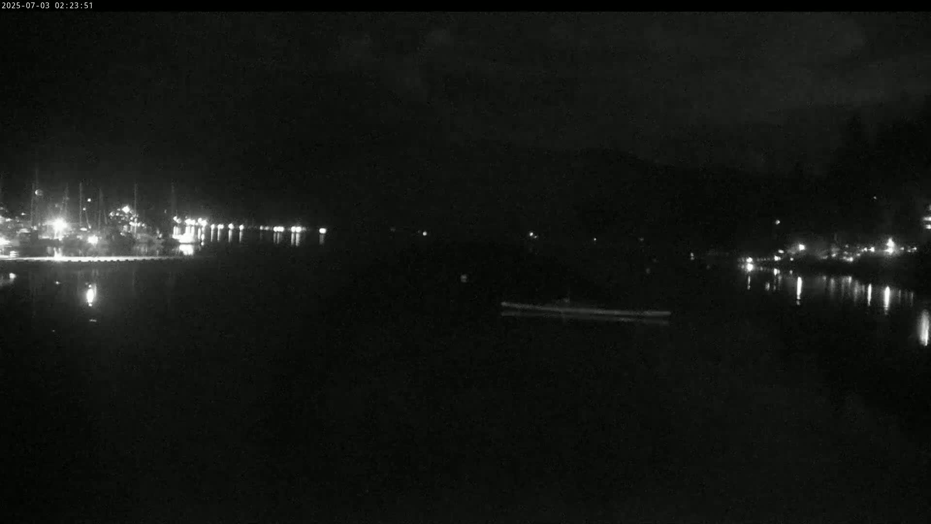 Vancouver Deep Cove Beach & Kayak Center Live Cam - Deep Cove, North Vancouver, Metro Vancouver, British Columbia, Canada