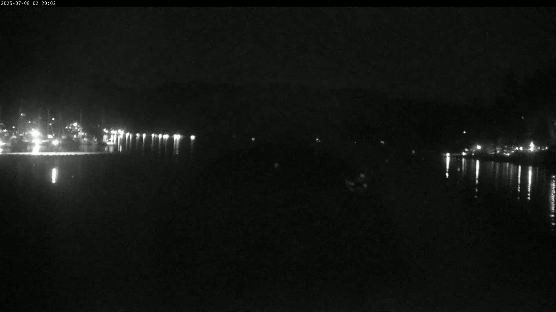 Vancouver Deep Cove Beach & Kayak Center Live Cam - Deep Cove, North Vancouver, Metro Vancouver, British Columbia, Canada