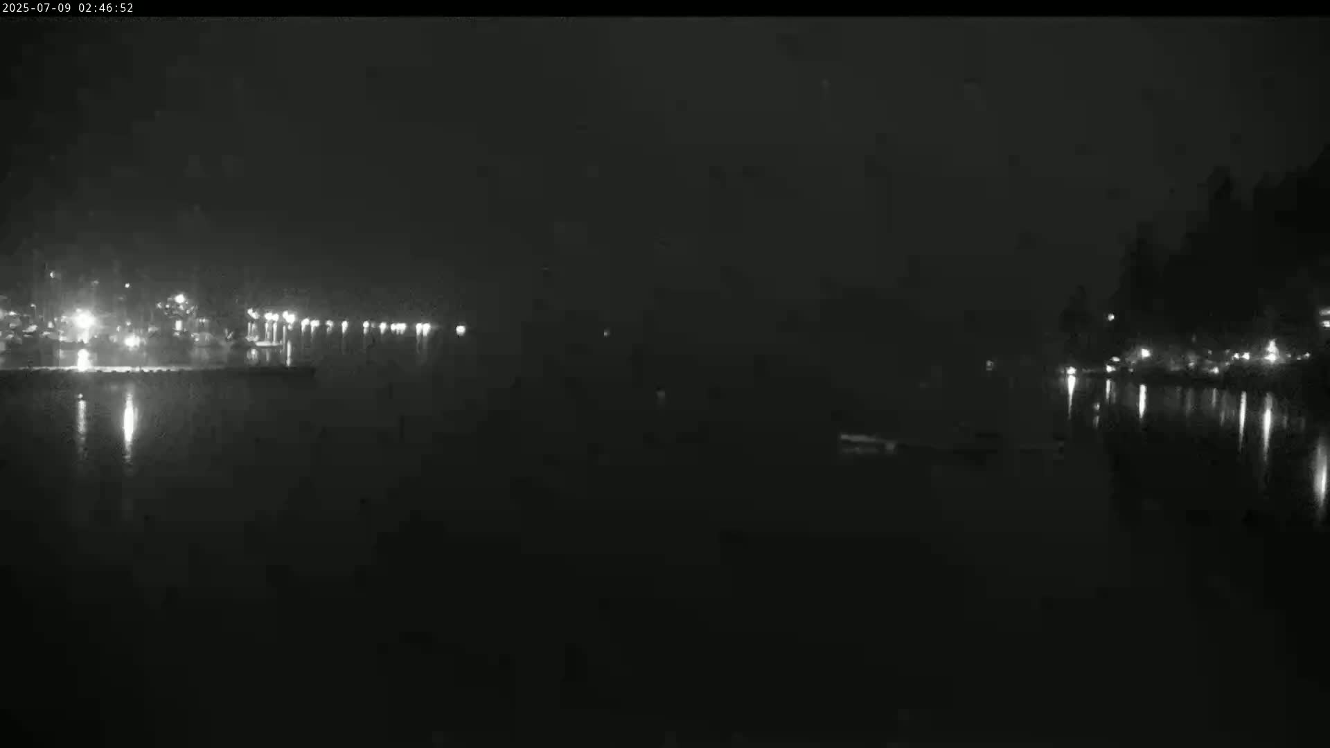 Vancouver Deep Cove Beach & Kayak Center Live Cam - Deep Cove, North Vancouver, Metro Vancouver, British Columbia, Canada