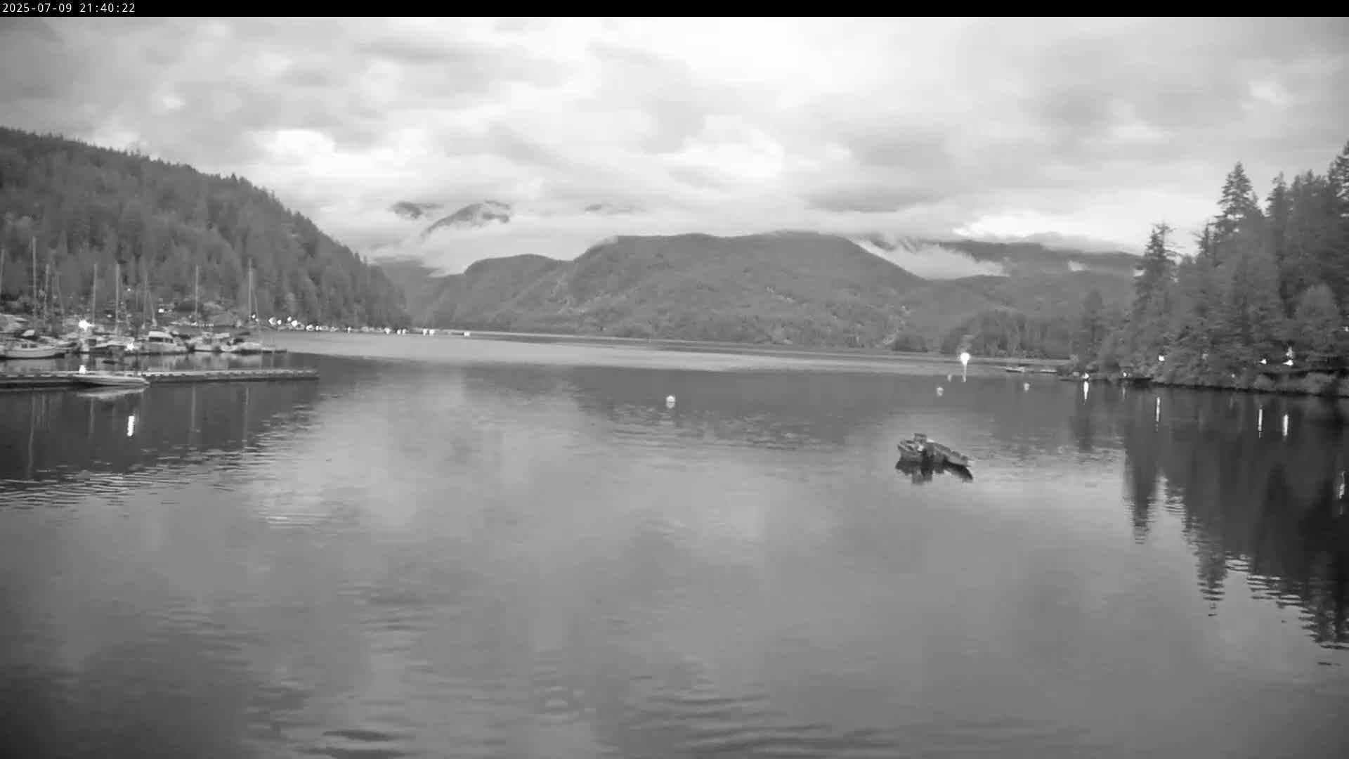 Vancouver Deep Cove Beach & Kayak Center Live Cam - Deep Cove, North Vancouver, Metro Vancouver, British Columbia, Canada