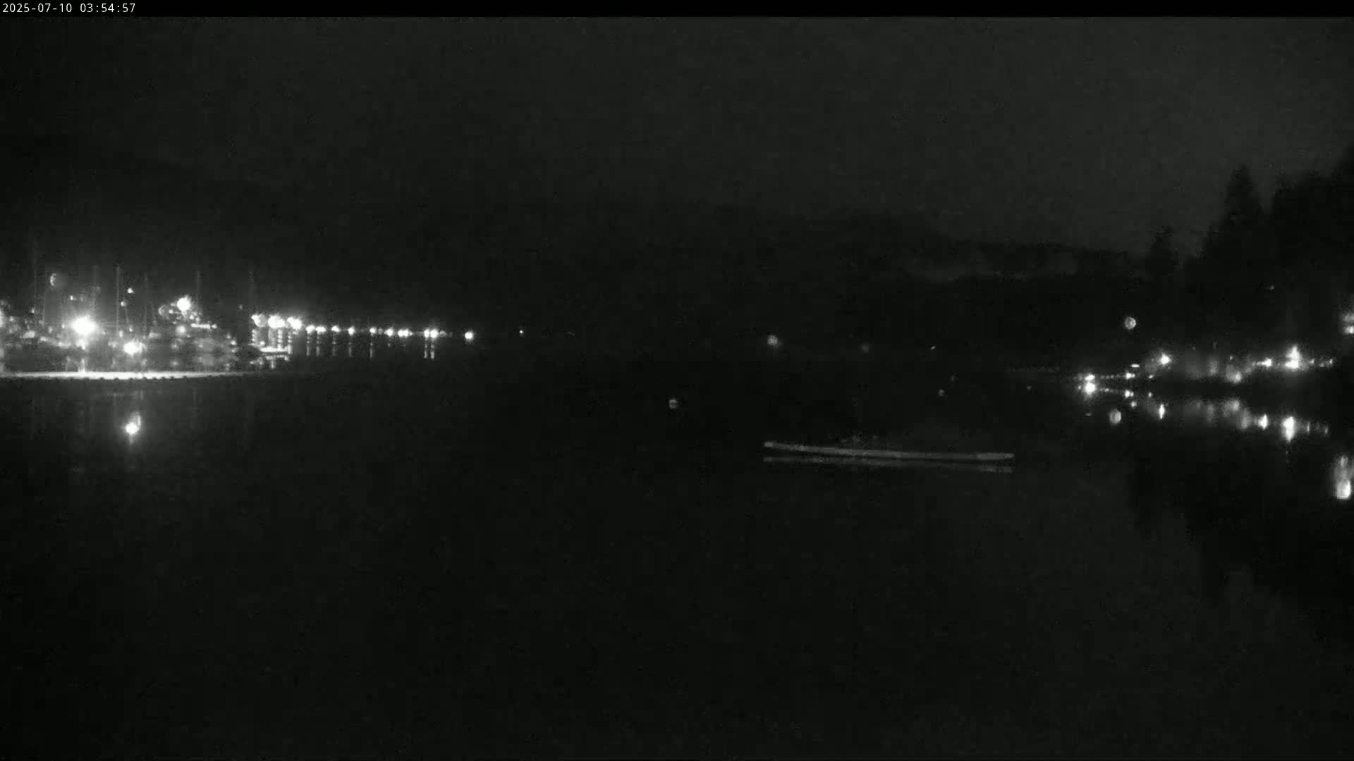 Vancouver Deep Cove Beach & Kayak Center Live Cam - Deep Cove, North Vancouver, Metro Vancouver, British Columbia, Canada