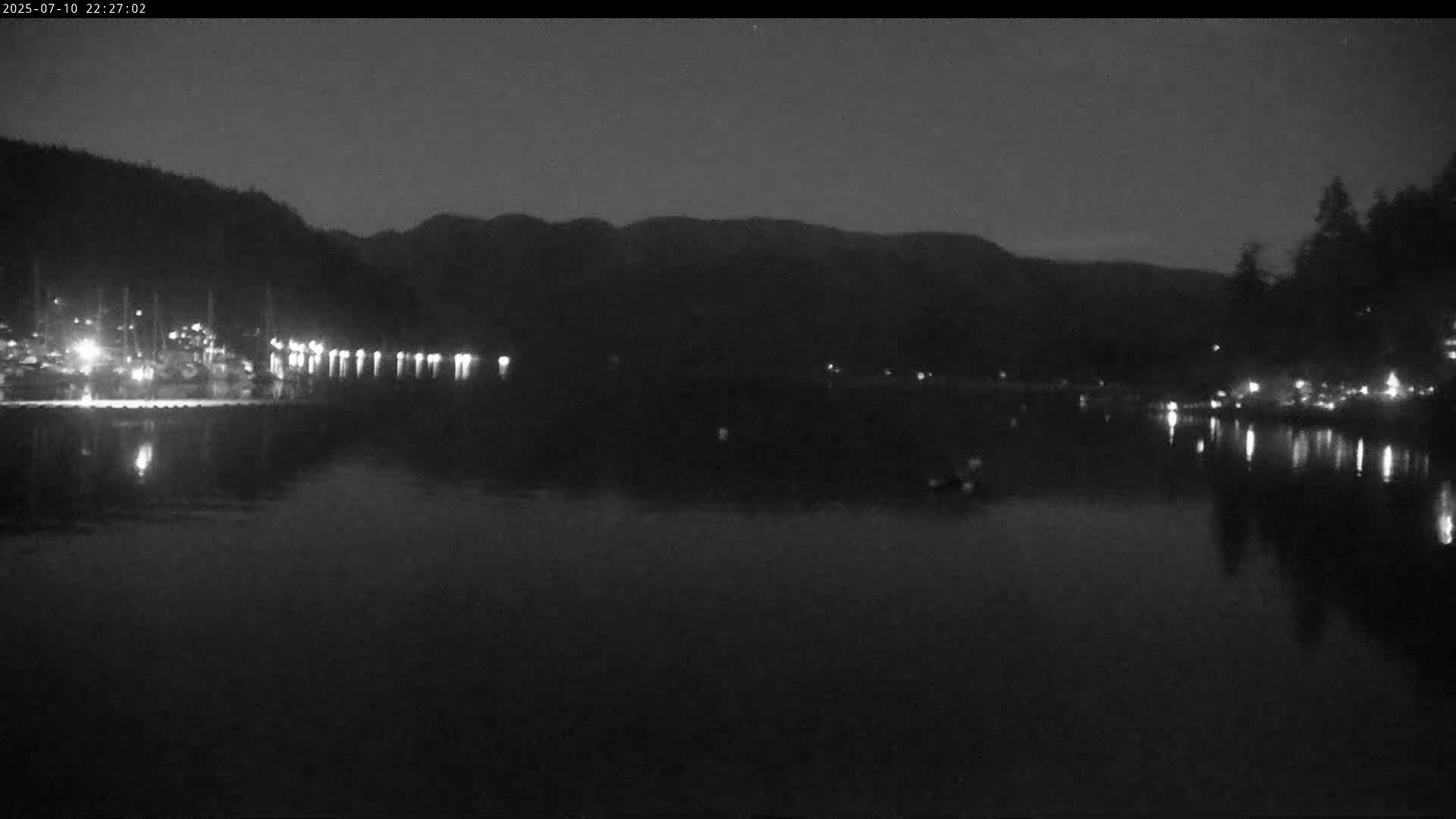 Vancouver Deep Cove Beach & Kayak Center Live Cam - Deep Cove, North Vancouver, Metro Vancouver, British Columbia, Canada