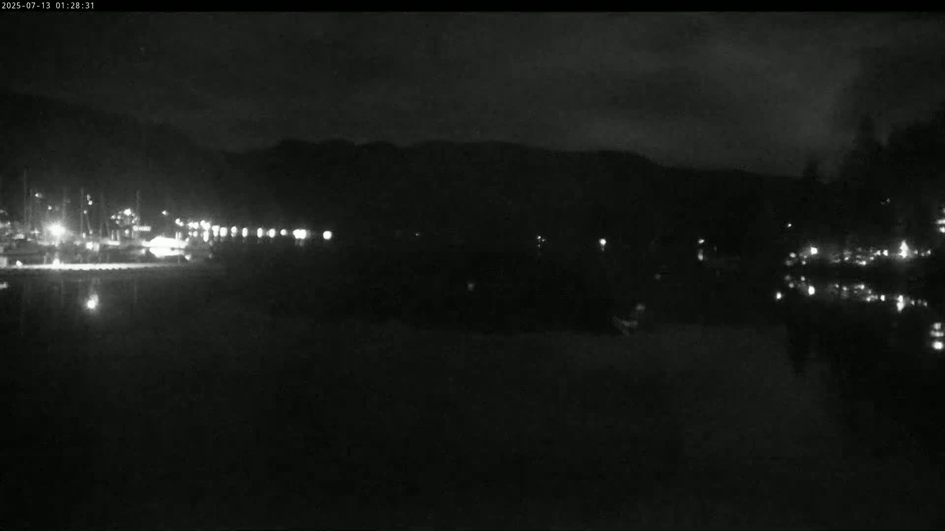 Vancouver Deep Cove Beach & Kayak Center Live Cam - Deep Cove, North Vancouver, Metro Vancouver, British Columbia, Canada