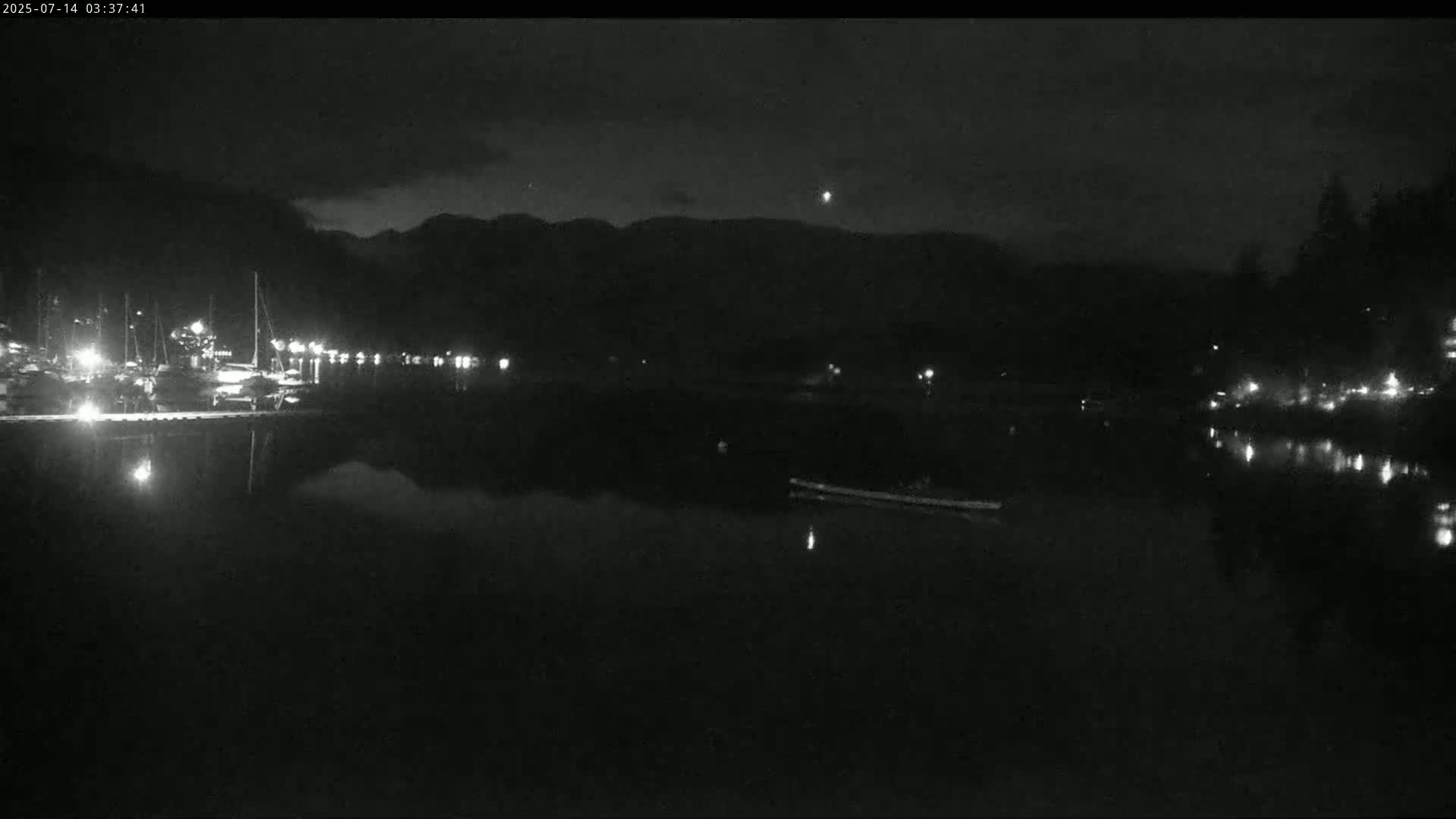 Vancouver Deep Cove Beach & Kayak Center Live Cam - Deep Cove, North Vancouver, Metro Vancouver, British Columbia, Canada