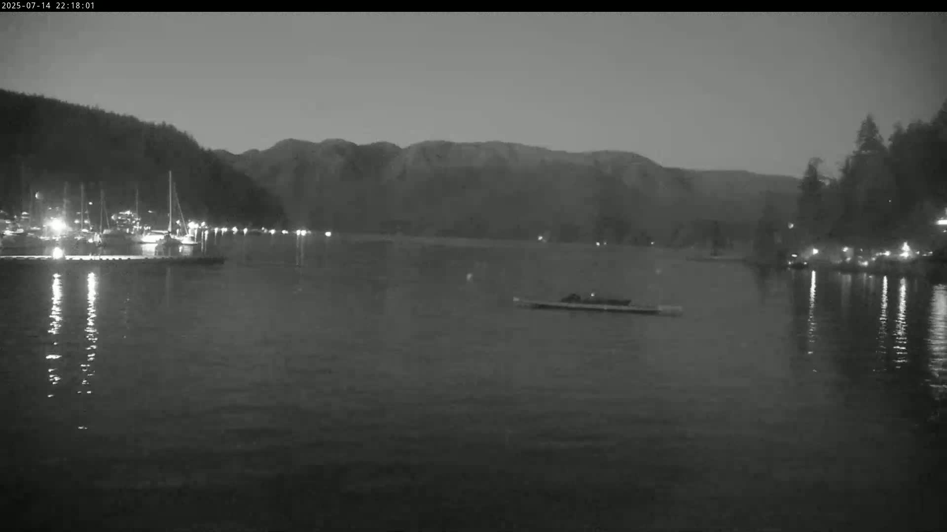 Vancouver Deep Cove Beach & Kayak Center Live Cam - Deep Cove, North Vancouver, Metro Vancouver, British Columbia, Canada