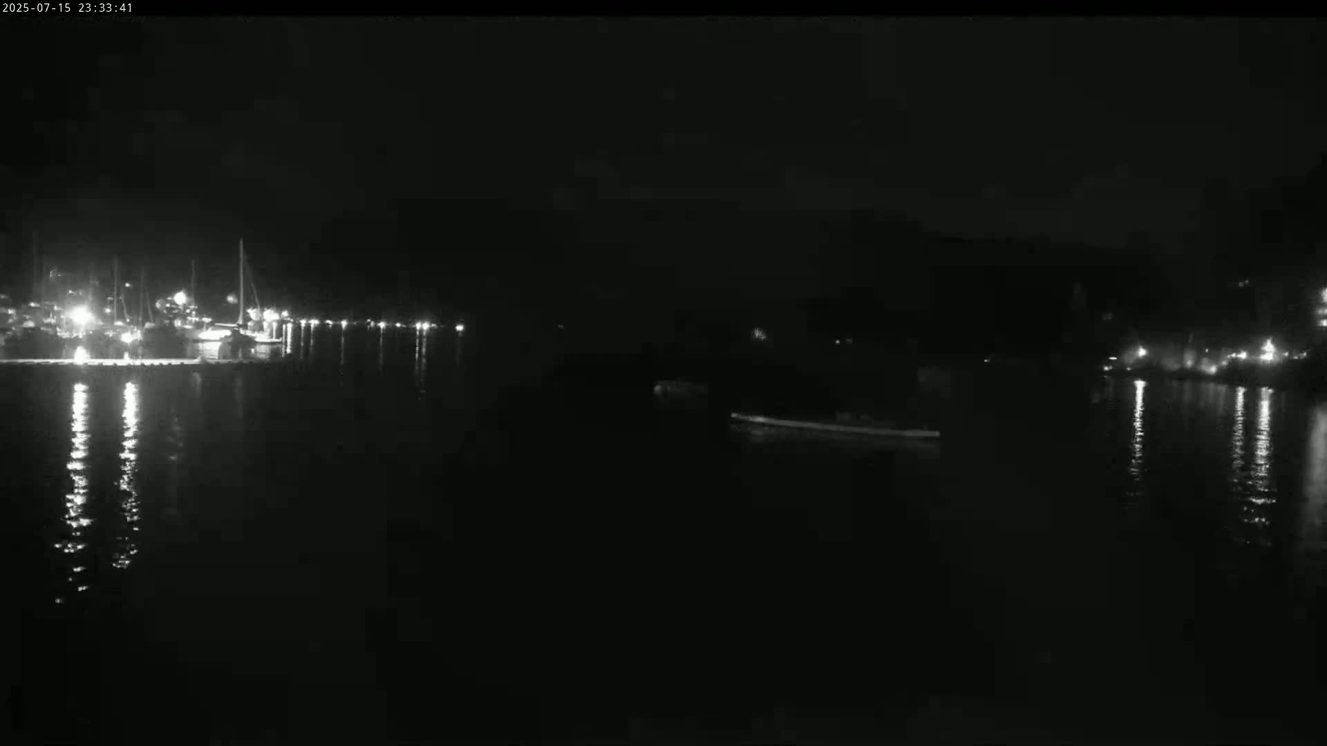 Vancouver Deep Cove Beach & Kayak Center Live Cam - Deep Cove, North Vancouver, Metro Vancouver, British Columbia, Canada