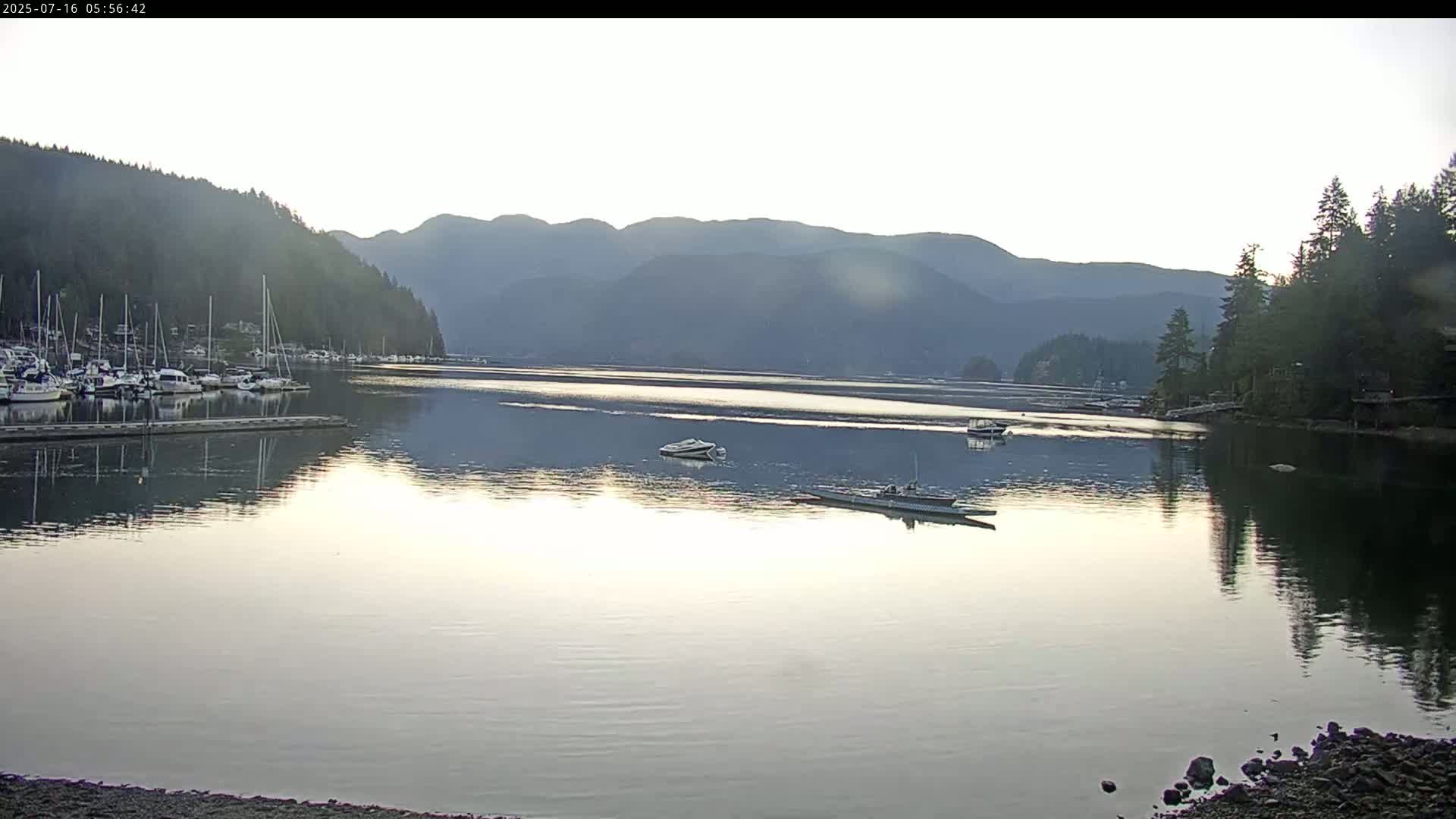 Vancouver Deep Cove Beach & Kayak Center Live Cam - Deep Cove, North Vancouver, Metro Vancouver, British Columbia, Canada