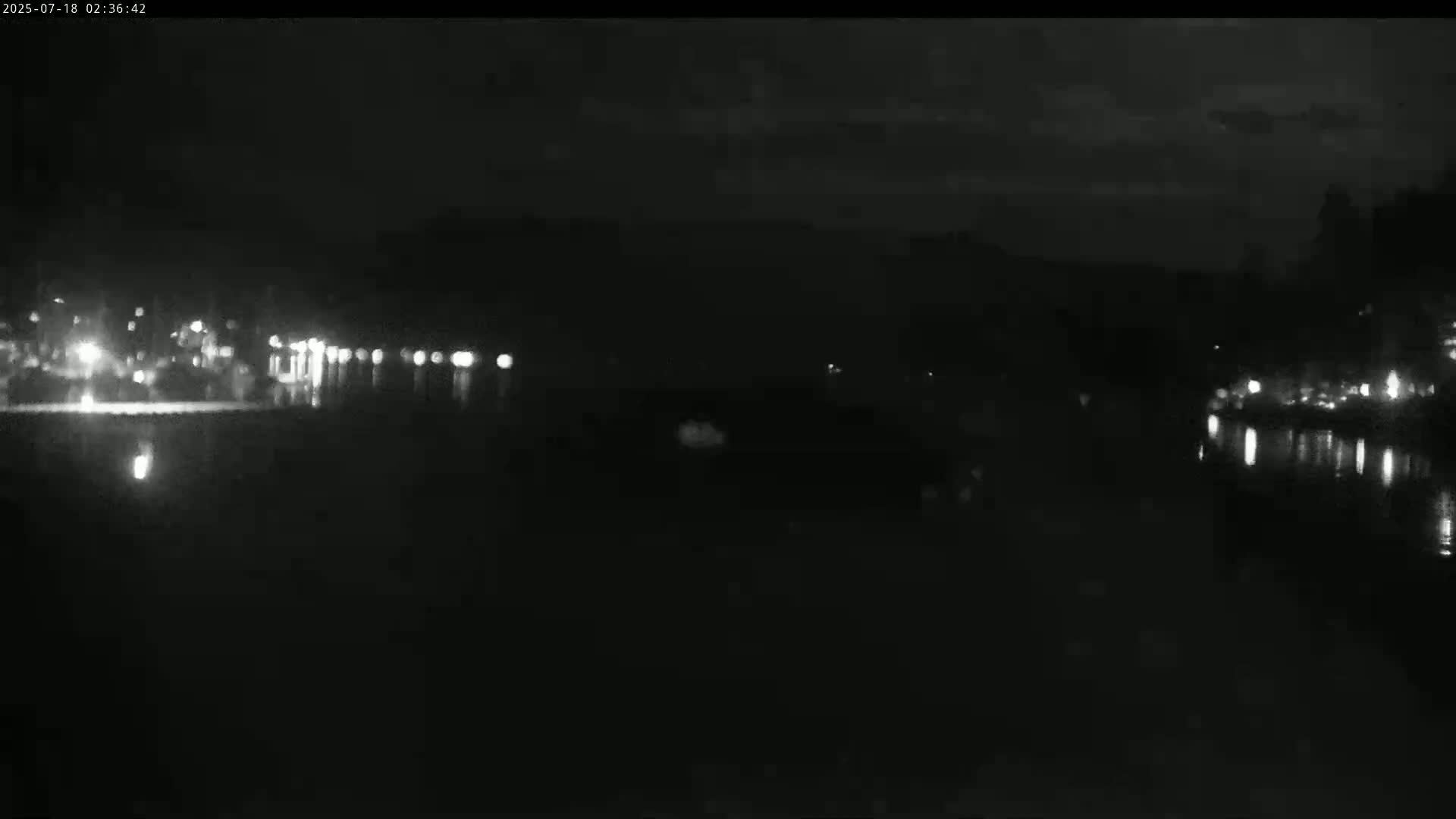 Vancouver Deep Cove Beach & Kayak Center Live Cam - Deep Cove, North Vancouver, Metro Vancouver, British Columbia, Canada