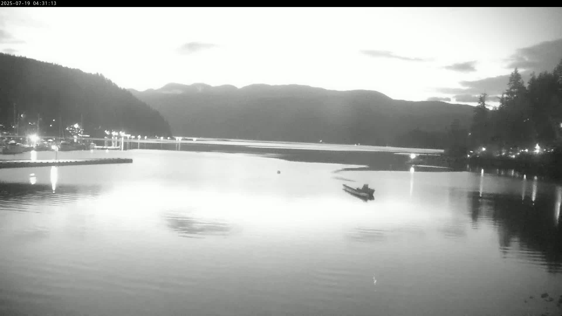 Vancouver Deep Cove Beach & Kayak Center Live Cam - Deep Cove, North Vancouver, Metro Vancouver, British Columbia, Canada