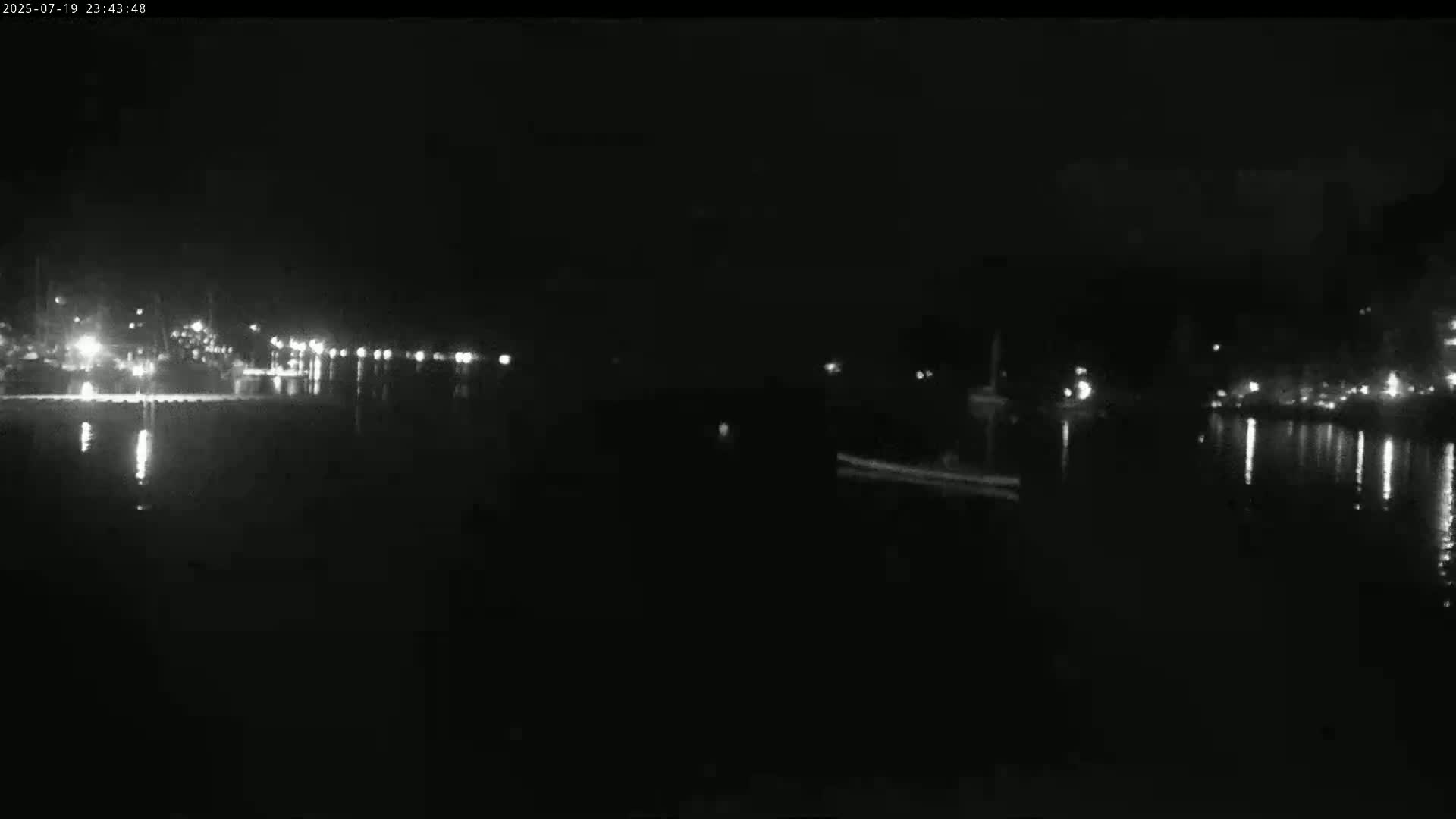 Vancouver Deep Cove Beach & Kayak Center Live Cam - Deep Cove, North Vancouver, Metro Vancouver, British Columbia, Canada