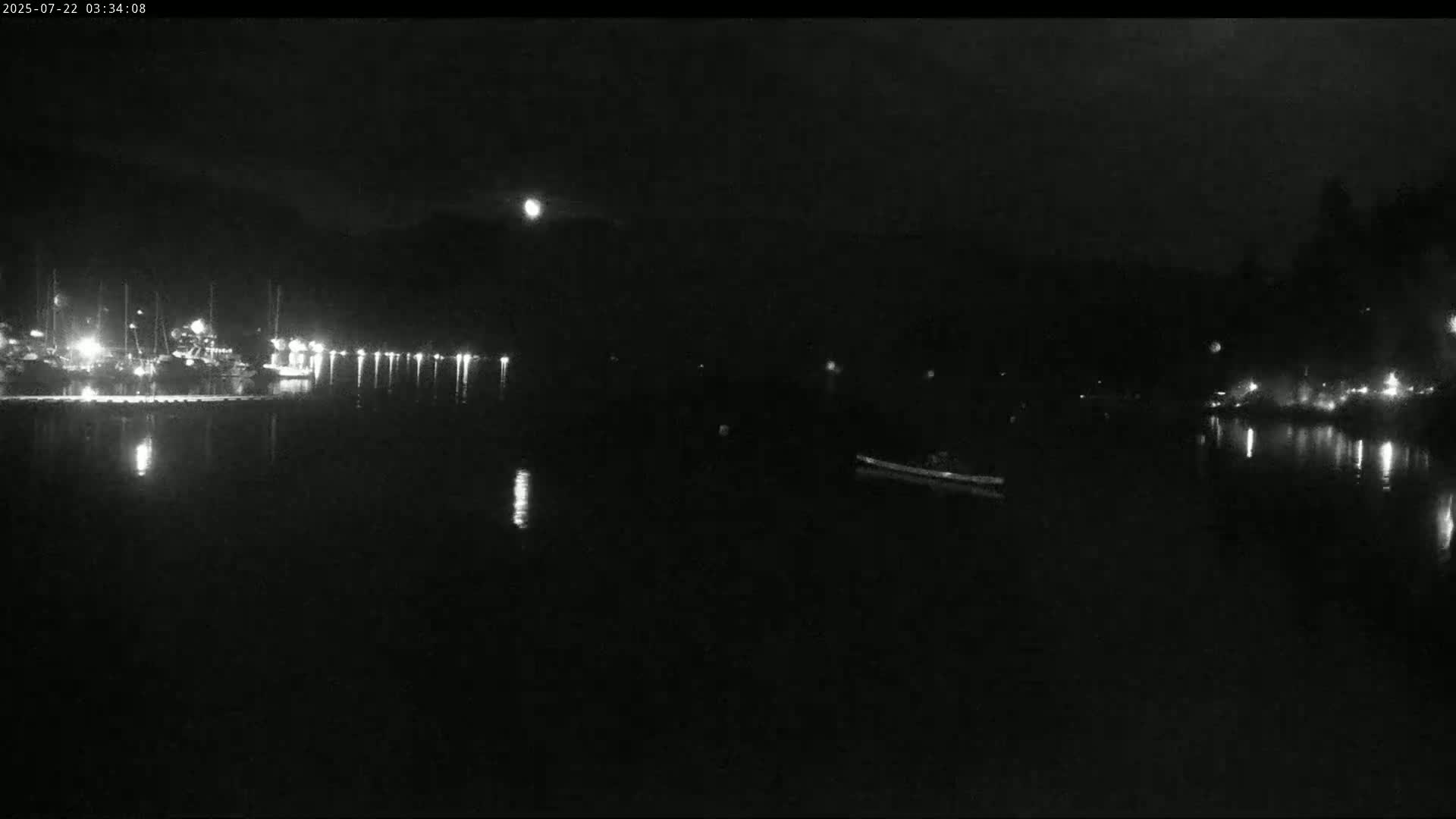 Vancouver Deep Cove Beach & Kayak Center Live Cam - Deep Cove, North Vancouver, Metro Vancouver, British Columbia, Canada