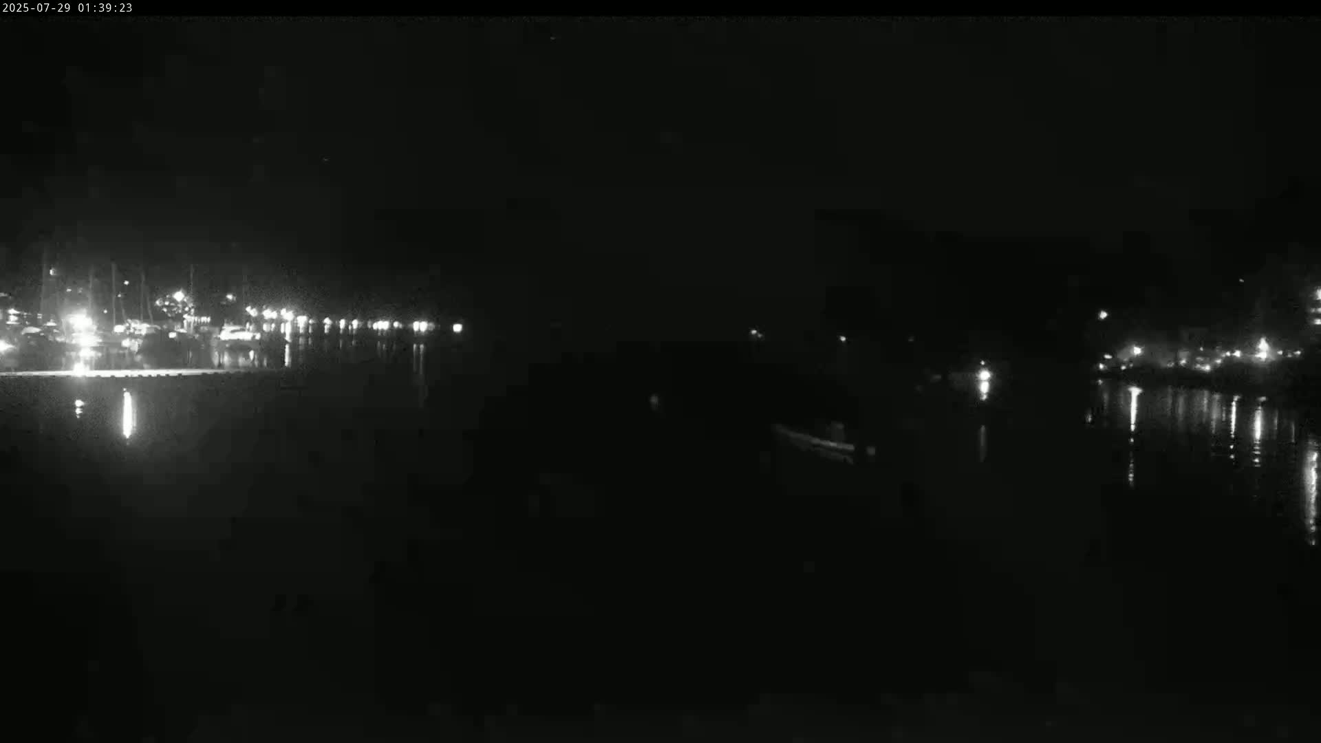 Vancouver Deep Cove Beach & Kayak Center Live Cam - Deep Cove, North Vancouver, Metro Vancouver, British Columbia, Canada