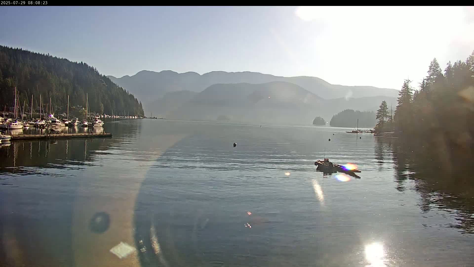 Vancouver Deep Cove Beach & Kayak Center Live Cam - Deep Cove, North Vancouver, Metro Vancouver, British Columbia, Canada