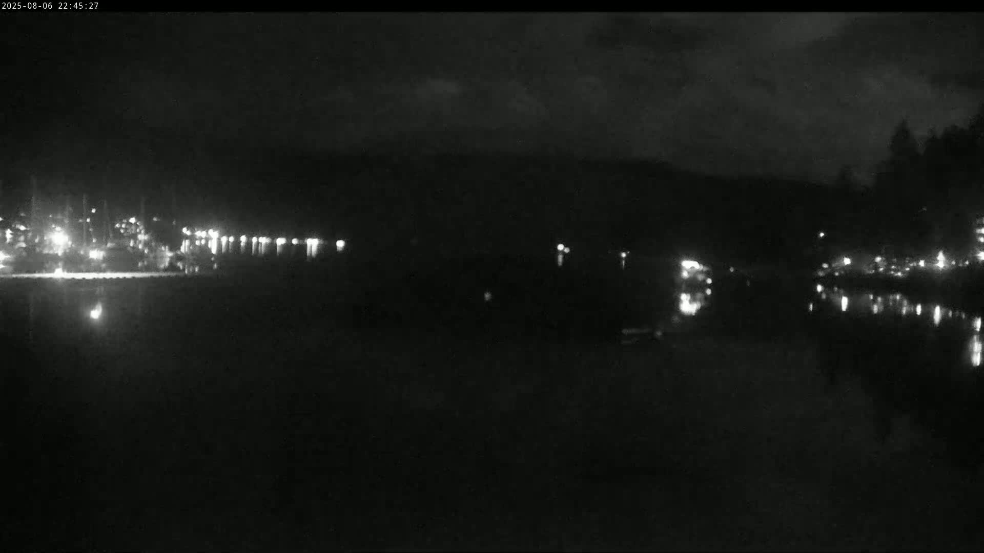 Vancouver Deep Cove Beach & Kayak Center Live Cam - Deep Cove, North Vancouver, Metro Vancouver, British Columbia, Canada