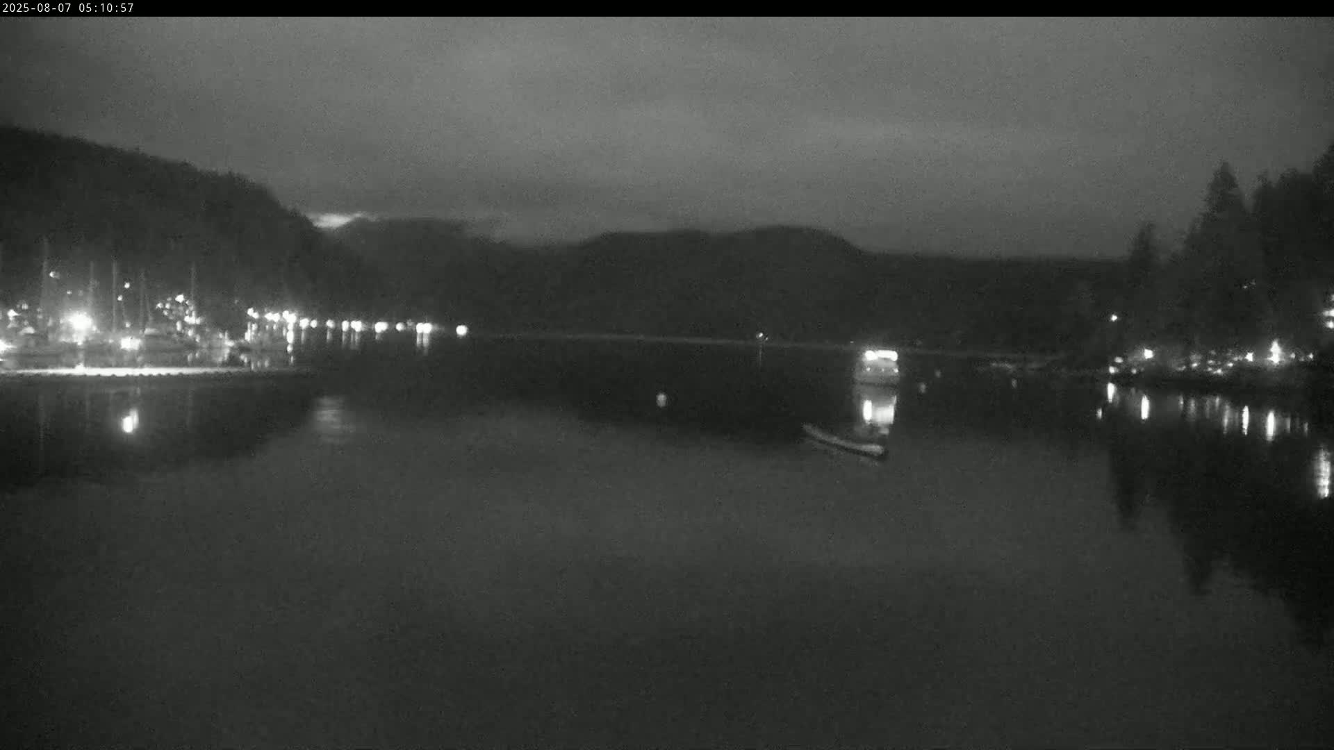 Vancouver Deep Cove Beach & Kayak Center Live Cam - Deep Cove, North Vancouver, Metro Vancouver, British Columbia, Canada