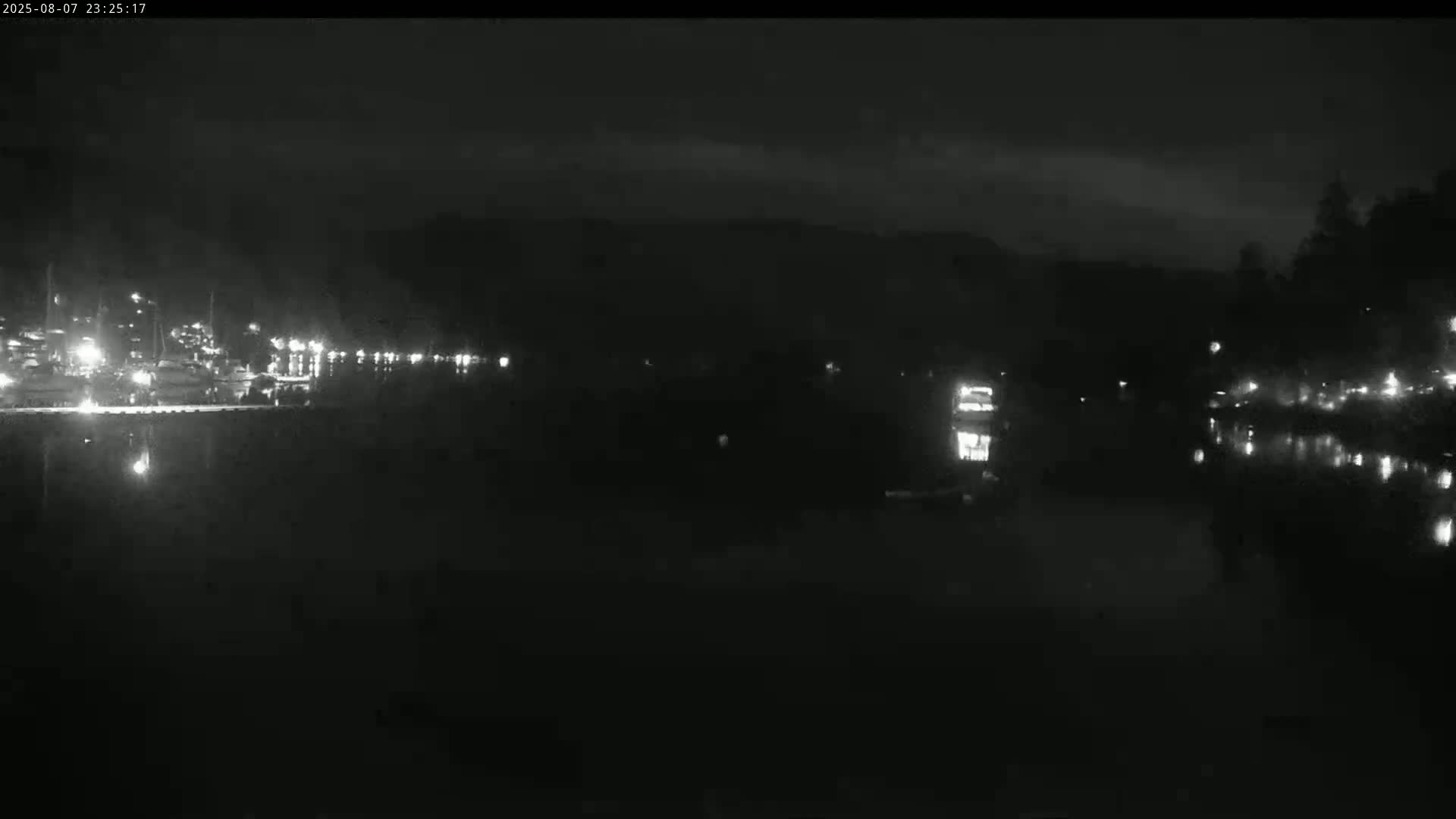 Vancouver Deep Cove Beach & Kayak Center Live Cam - Deep Cove, North Vancouver, Metro Vancouver, British Columbia, Canada