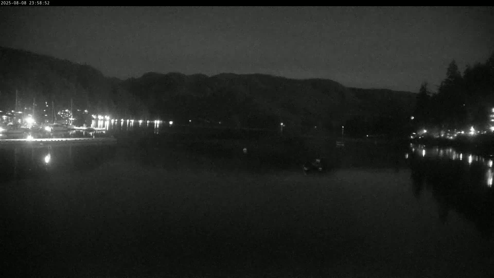 Vancouver Deep Cove Beach & Kayak Center Live Cam - Deep Cove, North Vancouver, Metro Vancouver, British Columbia, Canada