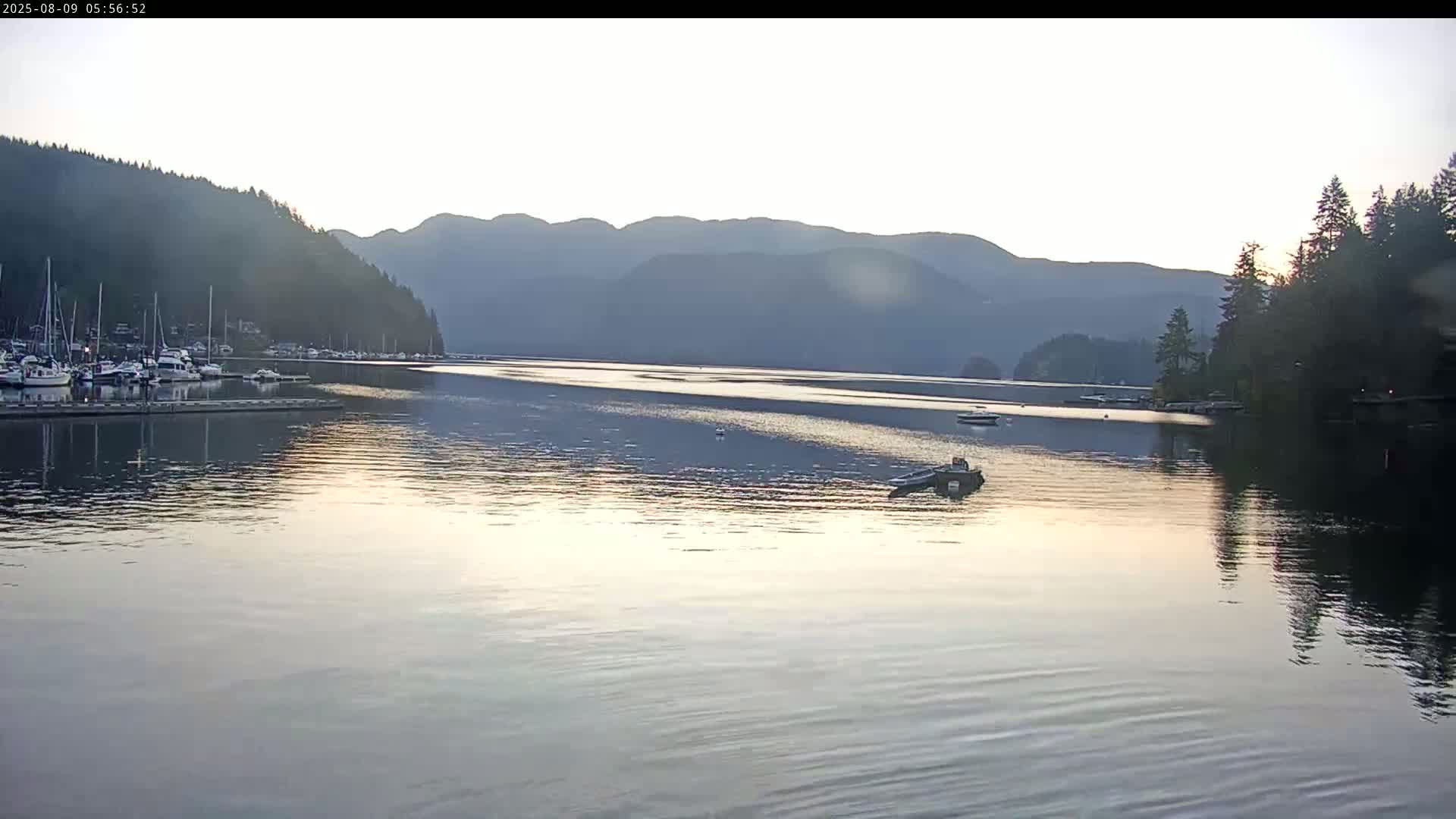Vancouver Deep Cove Beach & Kayak Center Live Cam - Deep Cove, North Vancouver, Metro Vancouver, British Columbia, Canada