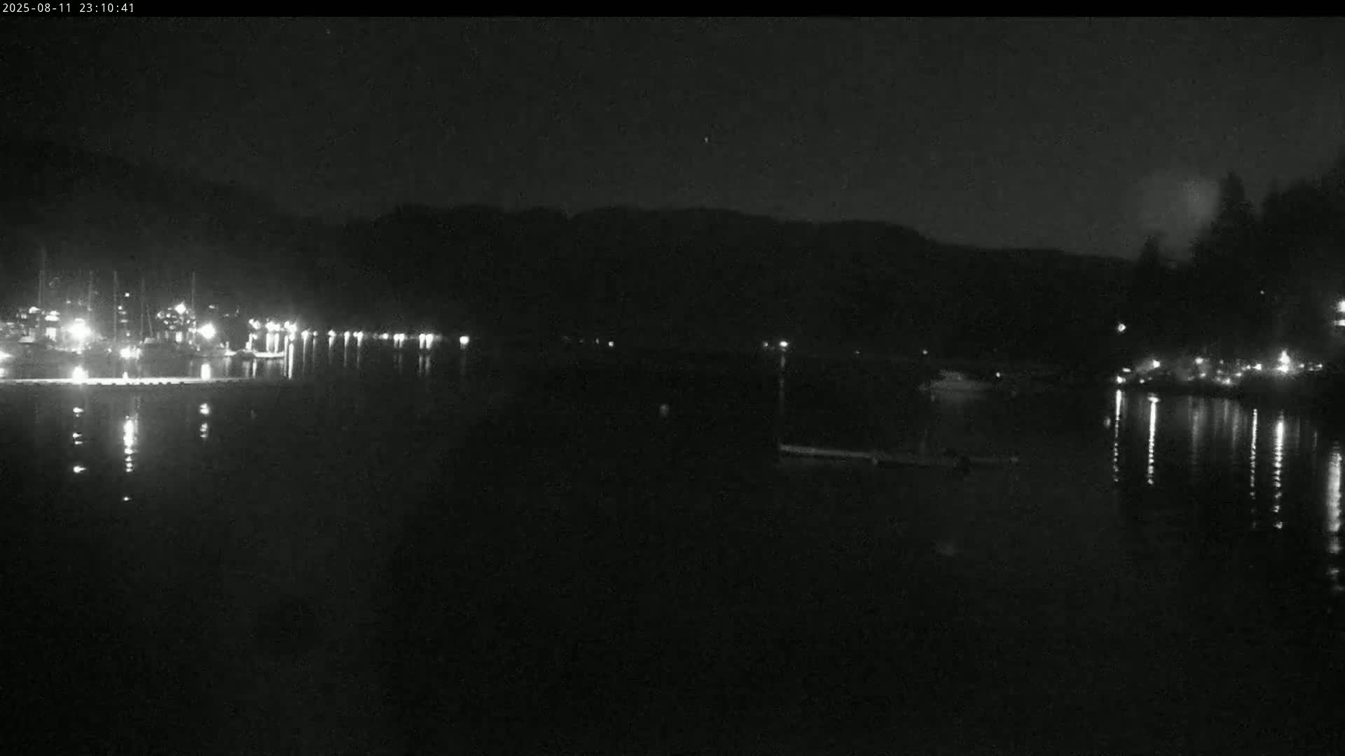 Vancouver Deep Cove Beach & Kayak Center Live Cam - Deep Cove, North Vancouver, Metro Vancouver, British Columbia, Canada