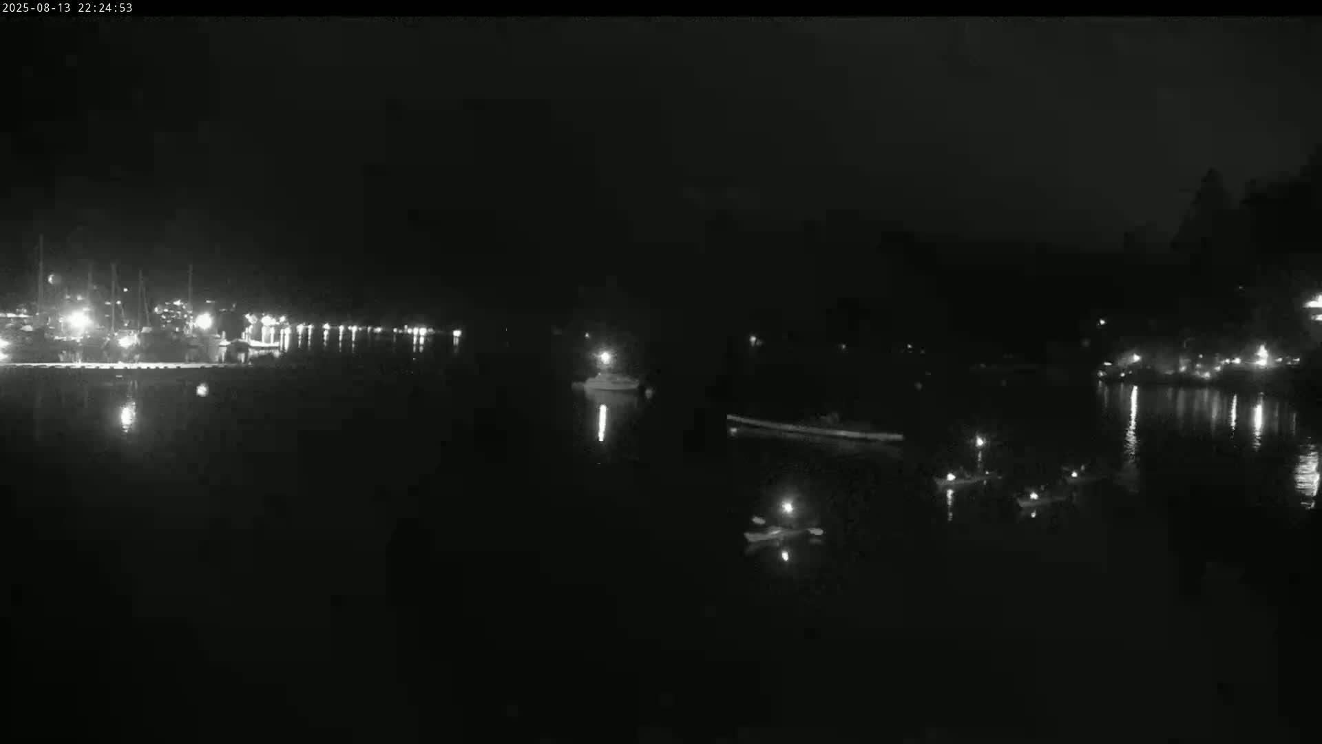 Vancouver Deep Cove Beach & Kayak Center Live Cam - Deep Cove, North Vancouver, Metro Vancouver, British Columbia, Canada