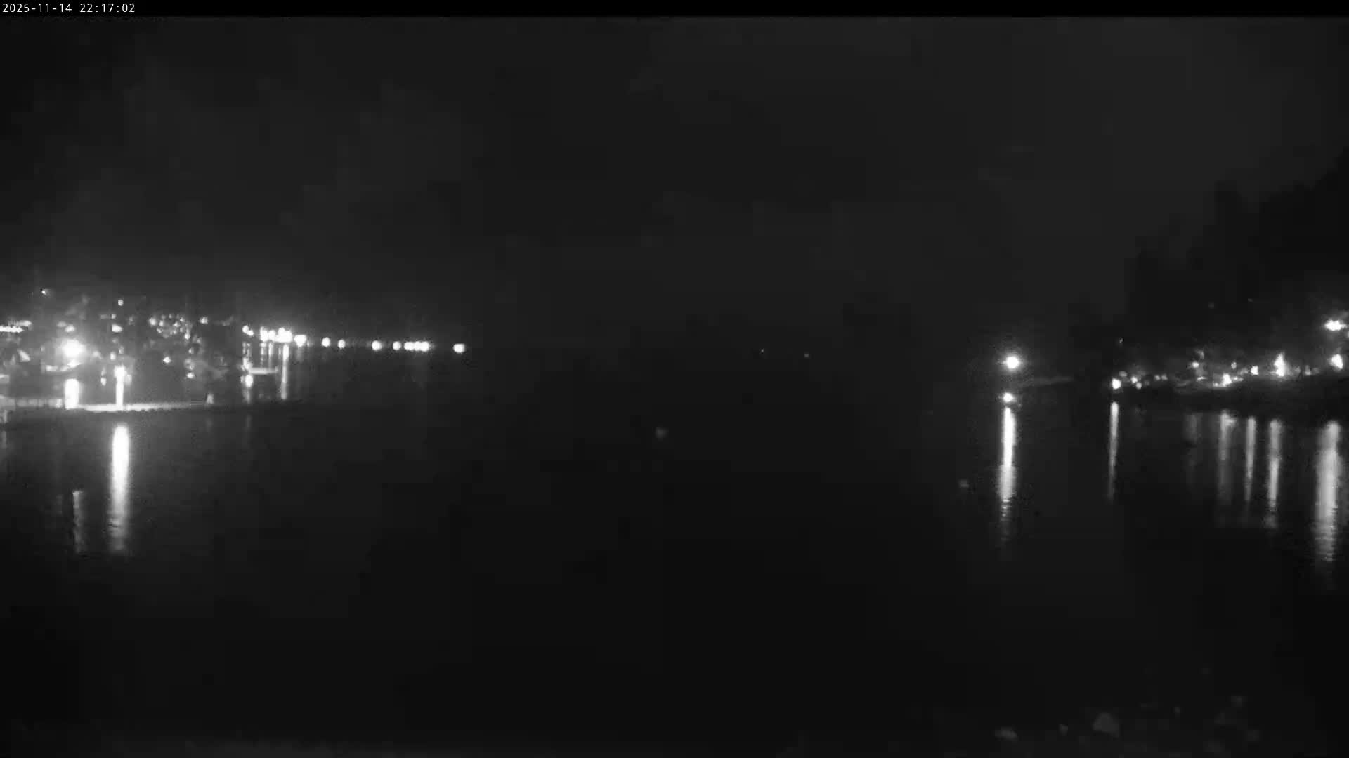 Vancouver Deep Cove Beach & Kayak Center Live Cam - Deep Cove, North Vancouver, Metro Vancouver, British Columbia, Canada