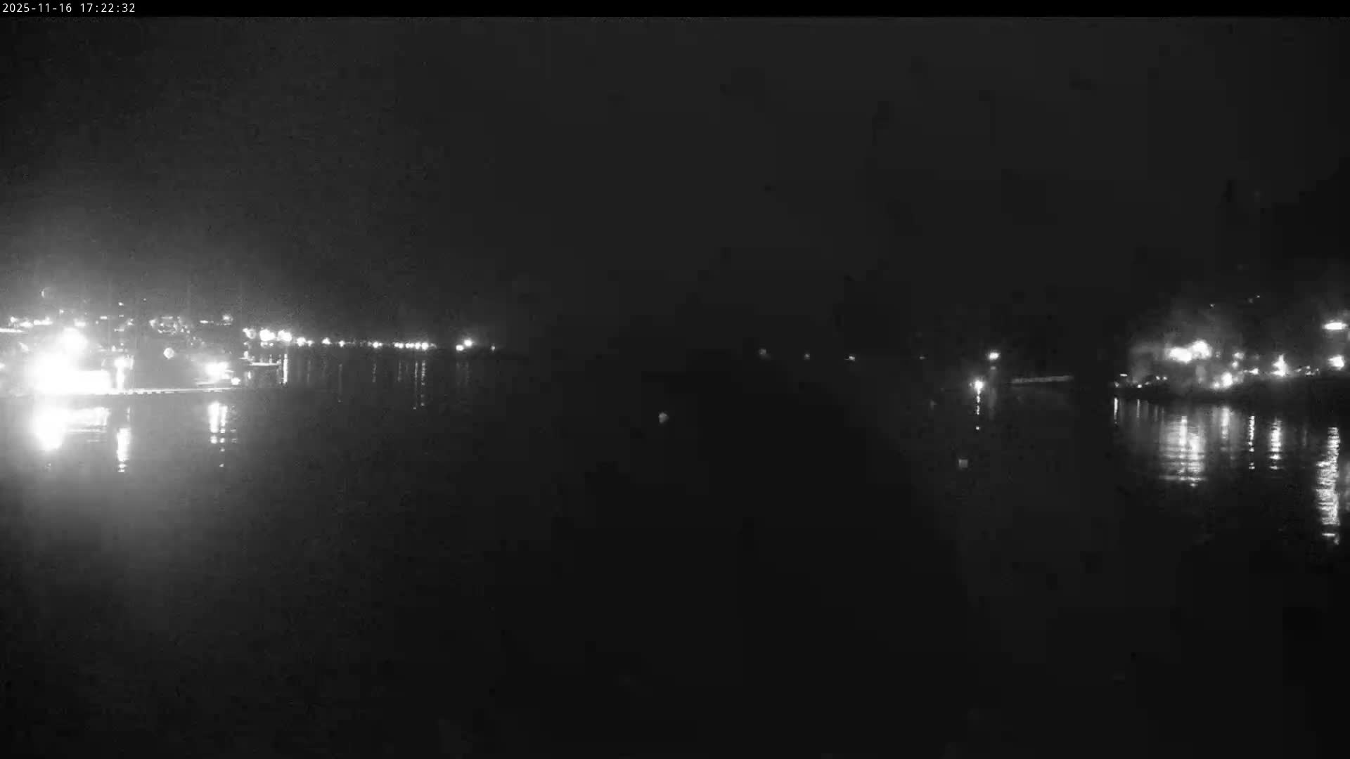 Vancouver Deep Cove Beach & Kayak Center Live Cam - Deep Cove, North Vancouver, Metro Vancouver, British Columbia, Canada