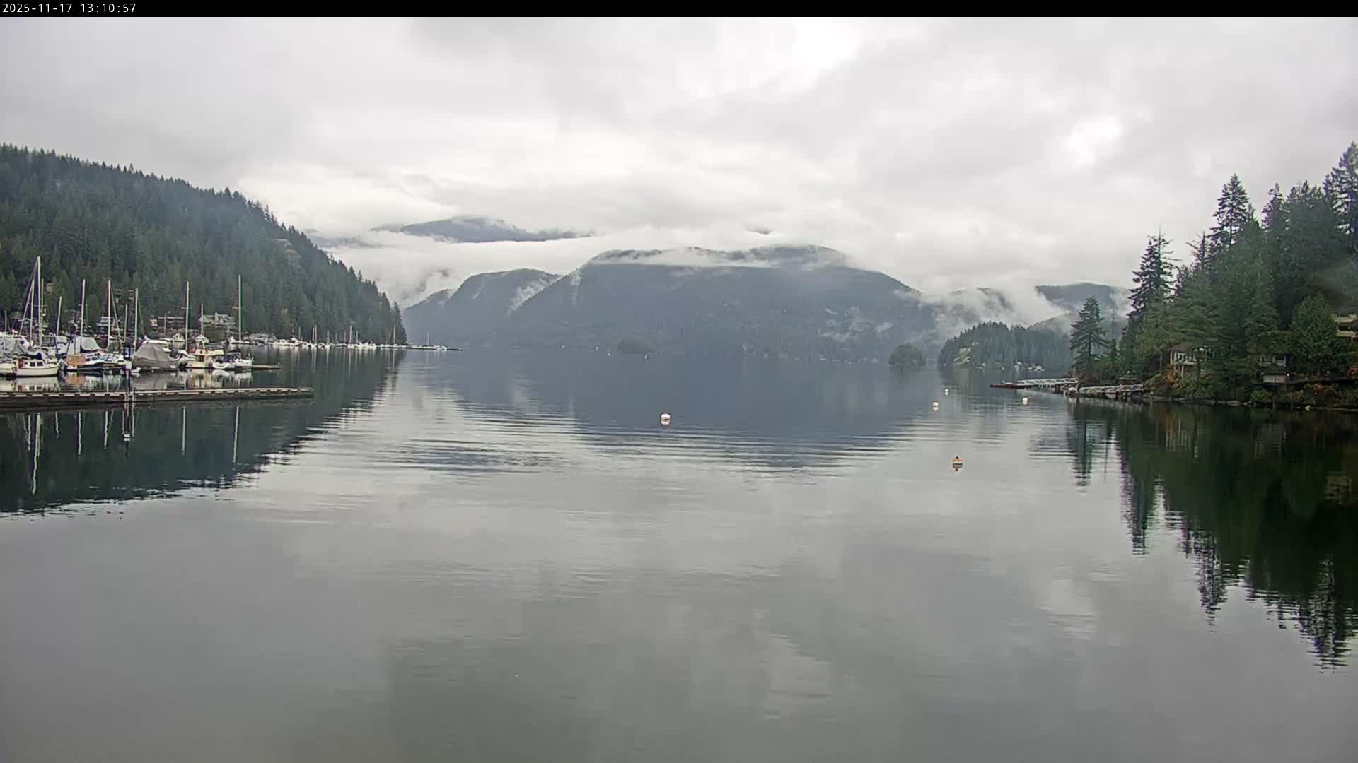 Vancouver Deep Cove Beach & Kayak Center Live Cam - Deep Cove, North Vancouver, Metro Vancouver, British Columbia, Canada