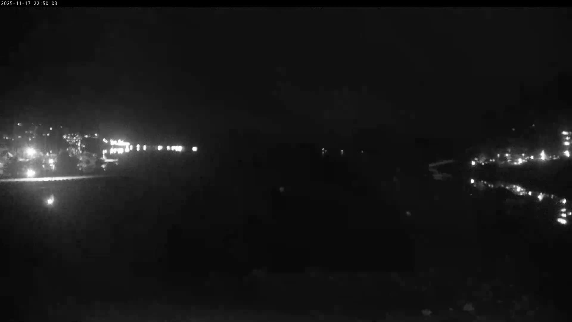 Vancouver Deep Cove Beach & Kayak Center Live Cam - Deep Cove, North Vancouver, Metro Vancouver, British Columbia, Canada