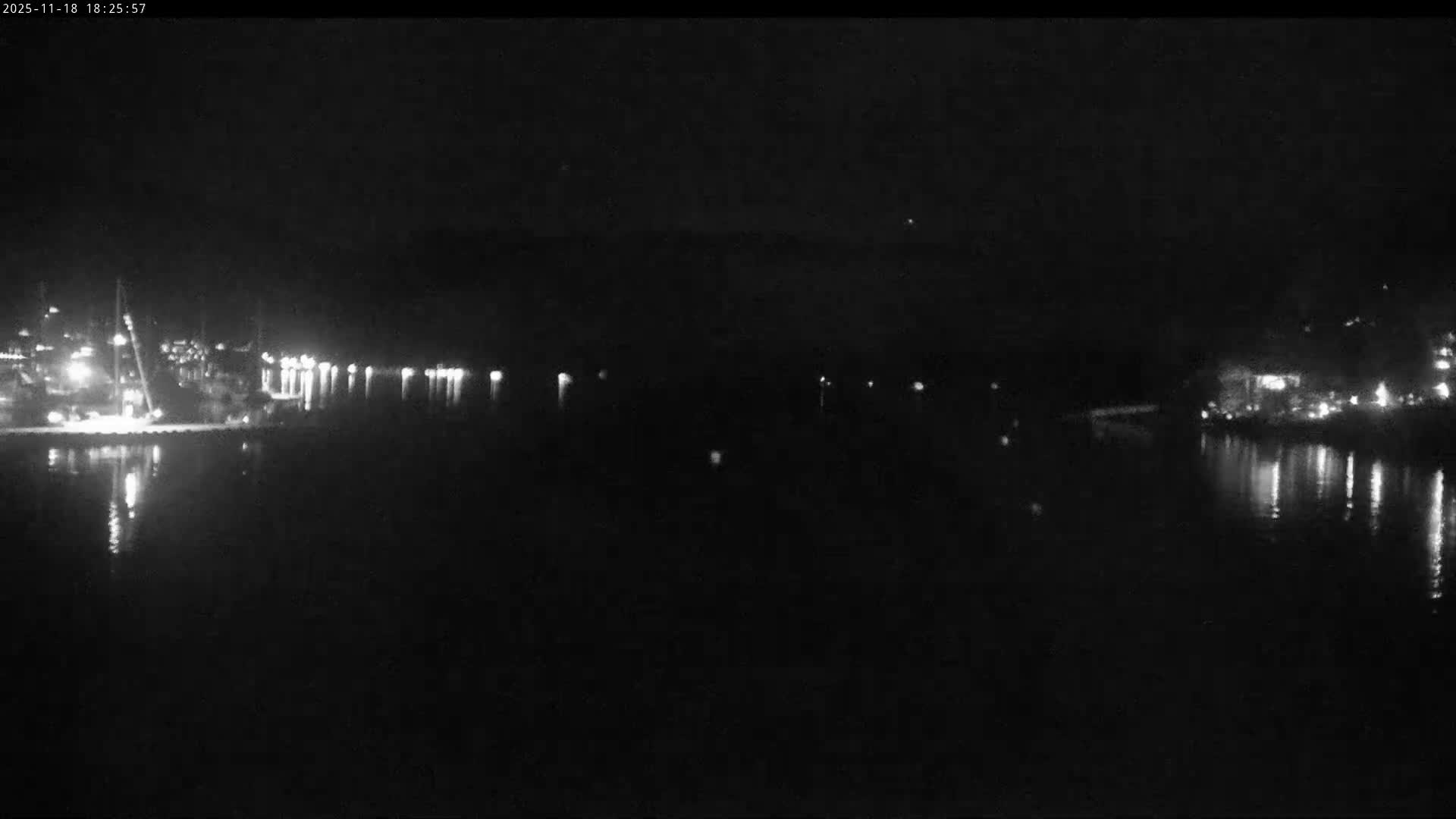 Vancouver Deep Cove Beach & Kayak Center Live Cam - Deep Cove, North Vancouver, Metro Vancouver, British Columbia, Canada