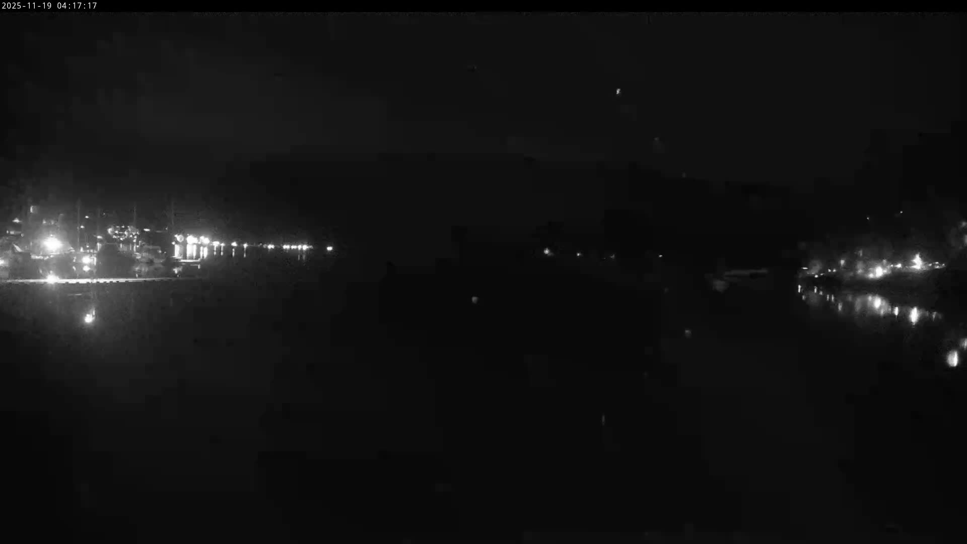 Vancouver Deep Cove Beach & Kayak Center Live Cam - Deep Cove, North Vancouver, Metro Vancouver, British Columbia, Canada