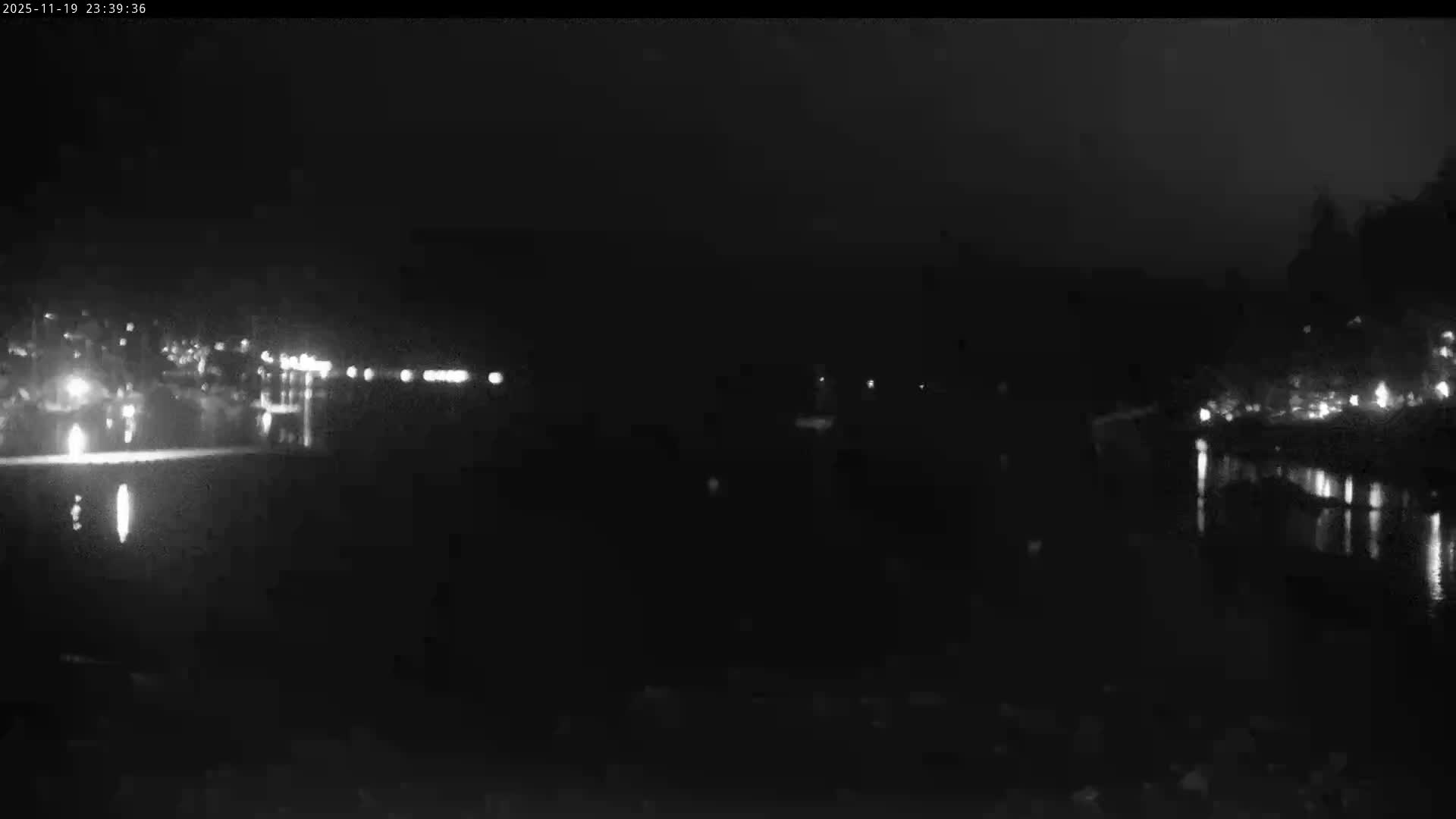 Vancouver Deep Cove Beach & Kayak Center Live Cam - Deep Cove, North Vancouver, Metro Vancouver, British Columbia, Canada