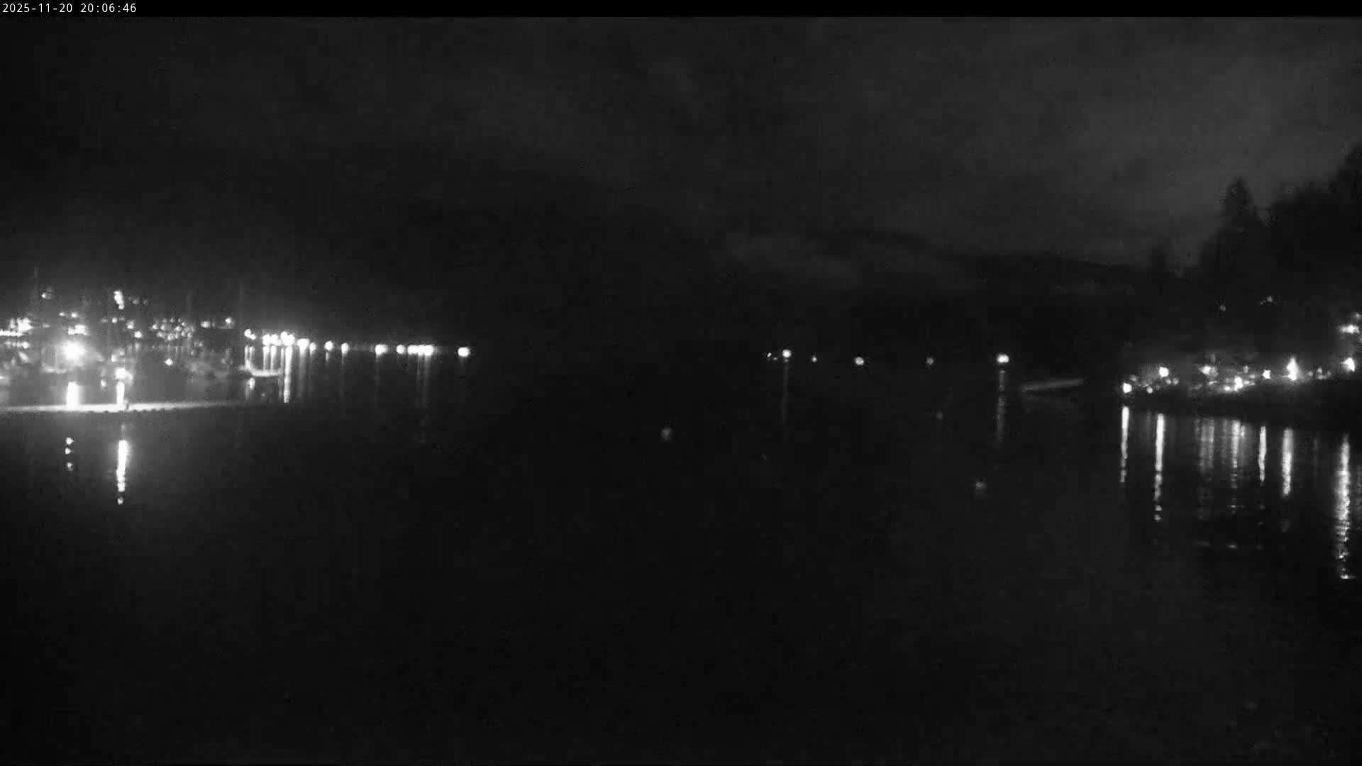 Vancouver Deep Cove Beach & Kayak Center Live Cam - Deep Cove, North Vancouver, Metro Vancouver, British Columbia, Canada