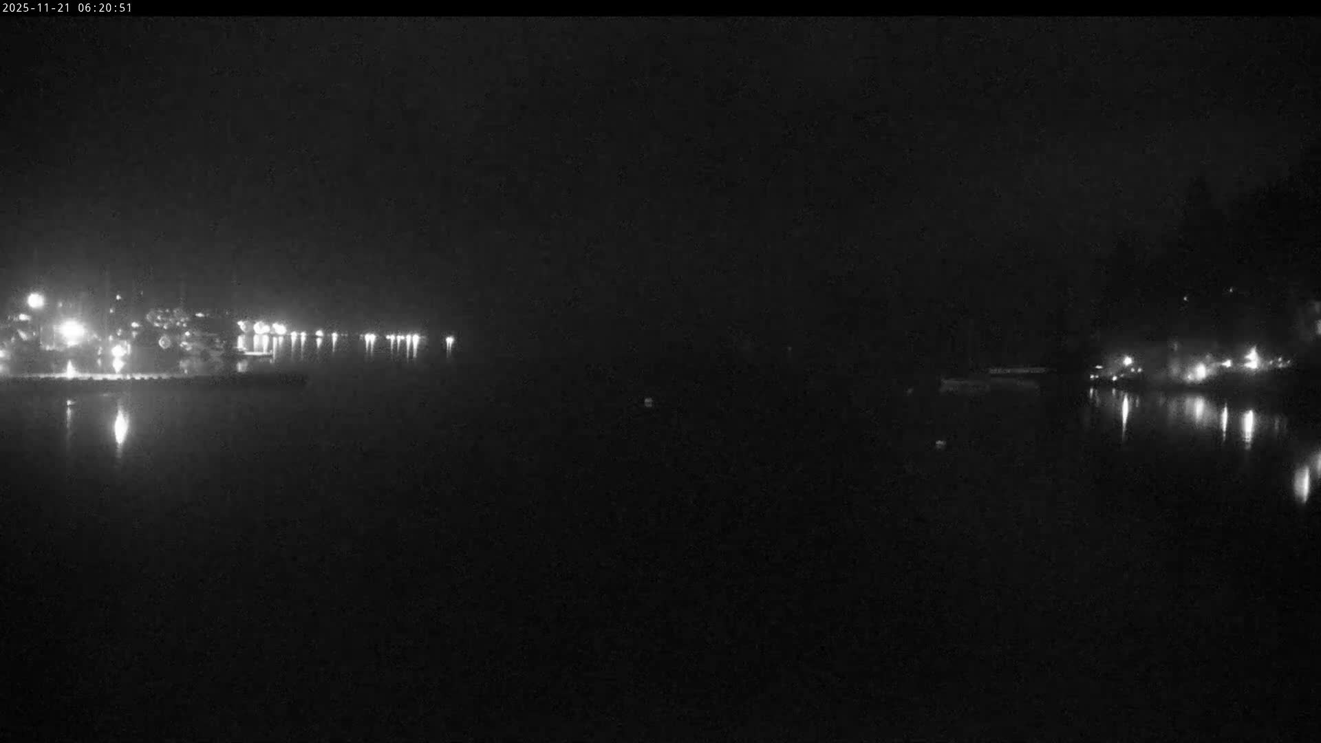 Vancouver Deep Cove Beach & Kayak Center Live Cam - Deep Cove, North Vancouver, Metro Vancouver, British Columbia, Canada