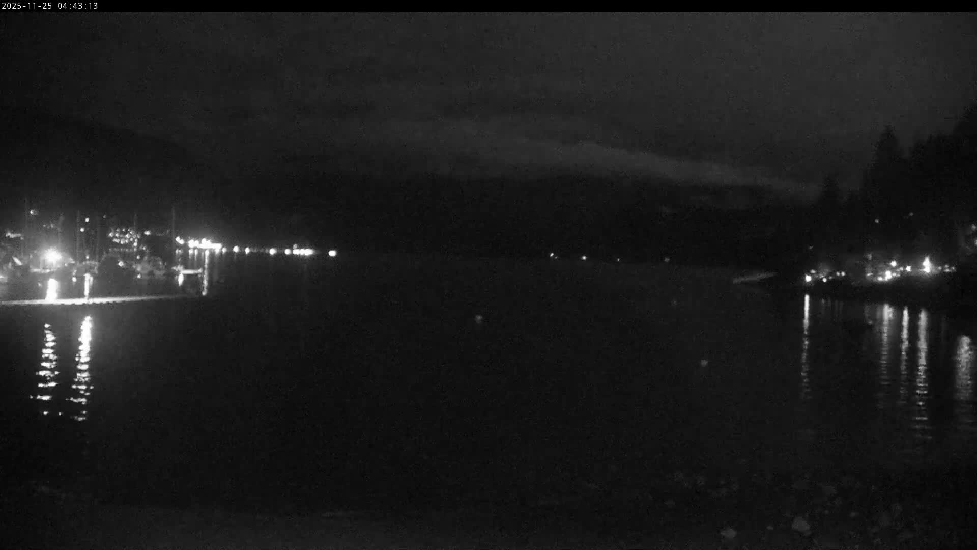 Vancouver Deep Cove Beach & Kayak Center Live Cam - Deep Cove, North Vancouver, Metro Vancouver, British Columbia, Canada