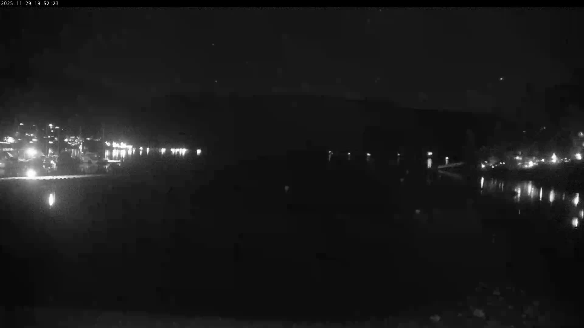 Vancouver Deep Cove Beach & Kayak Center Live Cam - Deep Cove, North Vancouver, Metro Vancouver, British Columbia, Canada