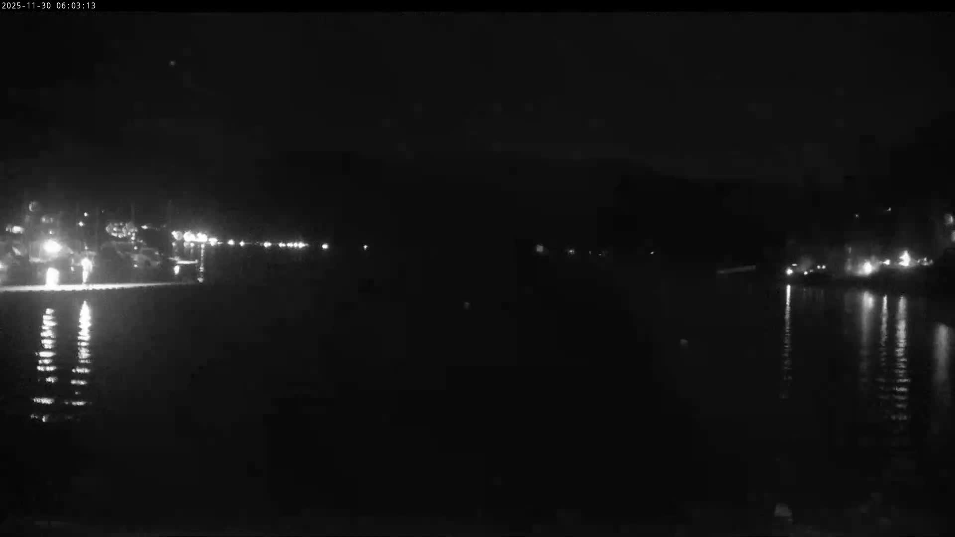 Vancouver Deep Cove Beach & Kayak Center Live Cam - Deep Cove, North Vancouver, Metro Vancouver, British Columbia, Canada