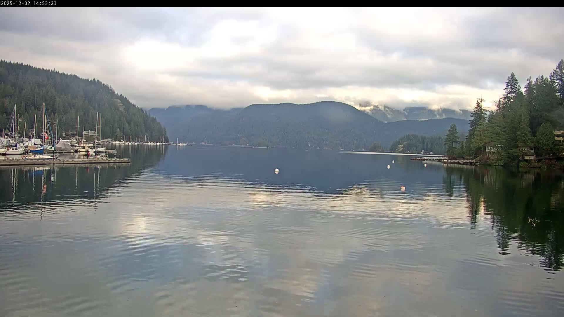 Vancouver Deep Cove Beach & Kayak Center Live Cam - Deep Cove, North Vancouver, Metro Vancouver, British Columbia, Canada