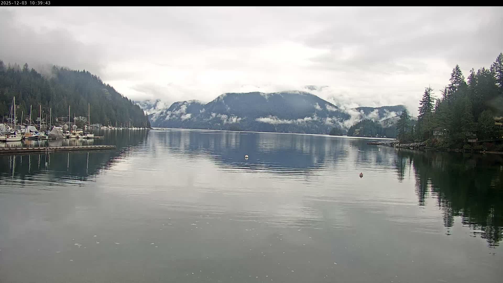 Vancouver Deep Cove Beach & Kayak Center Live Cam - Deep Cove, North Vancouver, Metro Vancouver, British Columbia, Canada