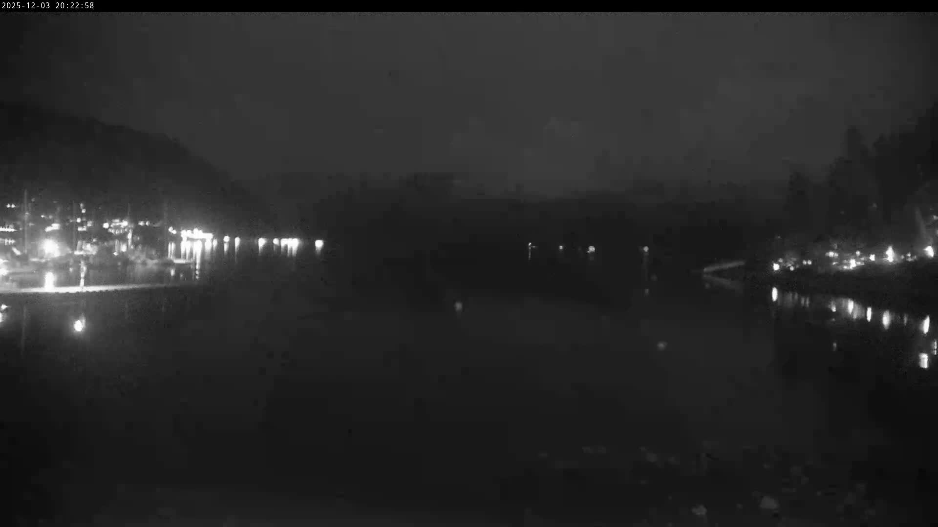 Vancouver Deep Cove Beach & Kayak Center Live Cam - Deep Cove, North Vancouver, Metro Vancouver, British Columbia, Canada