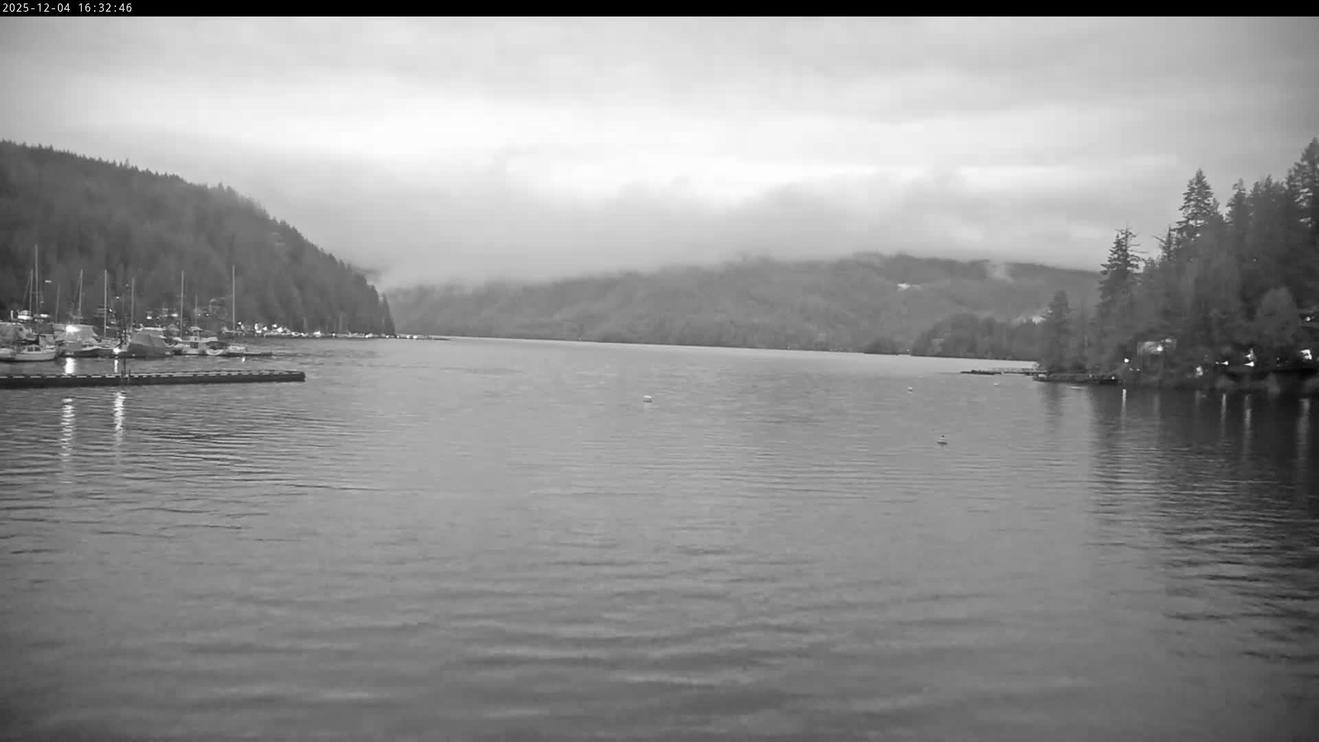 Vancouver Deep Cove Beach & Kayak Center Live Cam - Deep Cove, North Vancouver, Metro Vancouver, British Columbia, Canada
