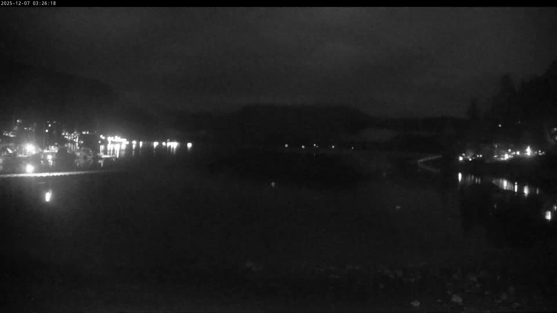 Vancouver Deep Cove Beach & Kayak Center Live Cam - Deep Cove, North Vancouver, Metro Vancouver, British Columbia, Canada