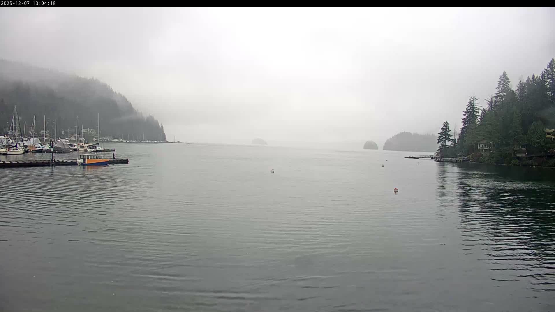 Vancouver Deep Cove Beach & Kayak Center Live Cam - Deep Cove, North Vancouver, Metro Vancouver, British Columbia, Canada