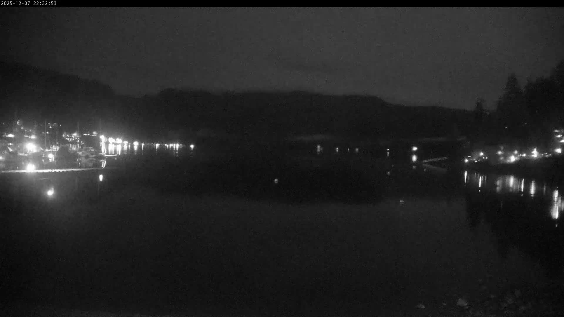 Vancouver Deep Cove Beach & Kayak Center Live Cam - Deep Cove, North Vancouver, Metro Vancouver, British Columbia, Canada